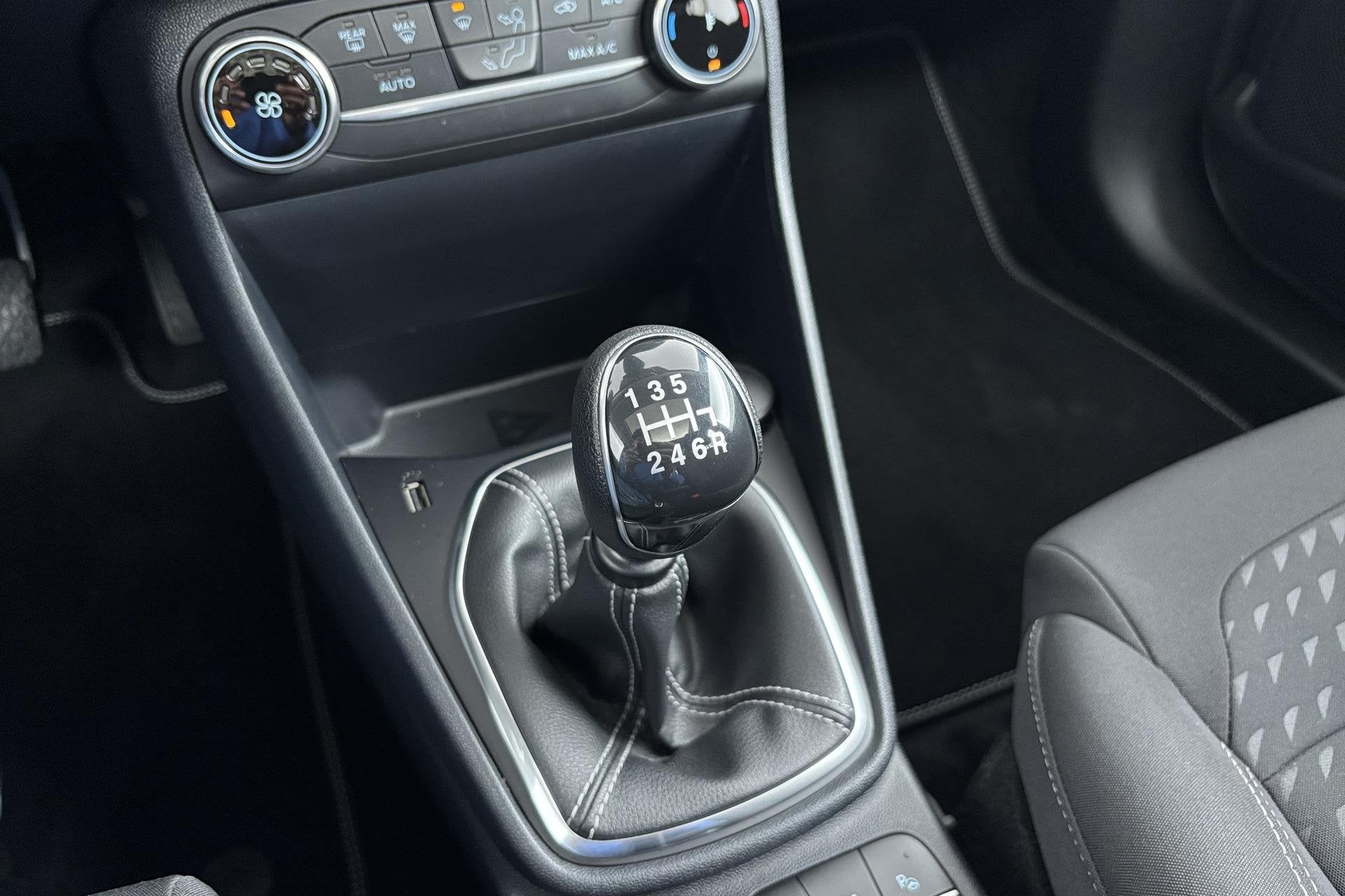 Foto 17 van Ford Fiesta 1.0 EcoBoost Titanium Nagenoeg nieuw en verrasse