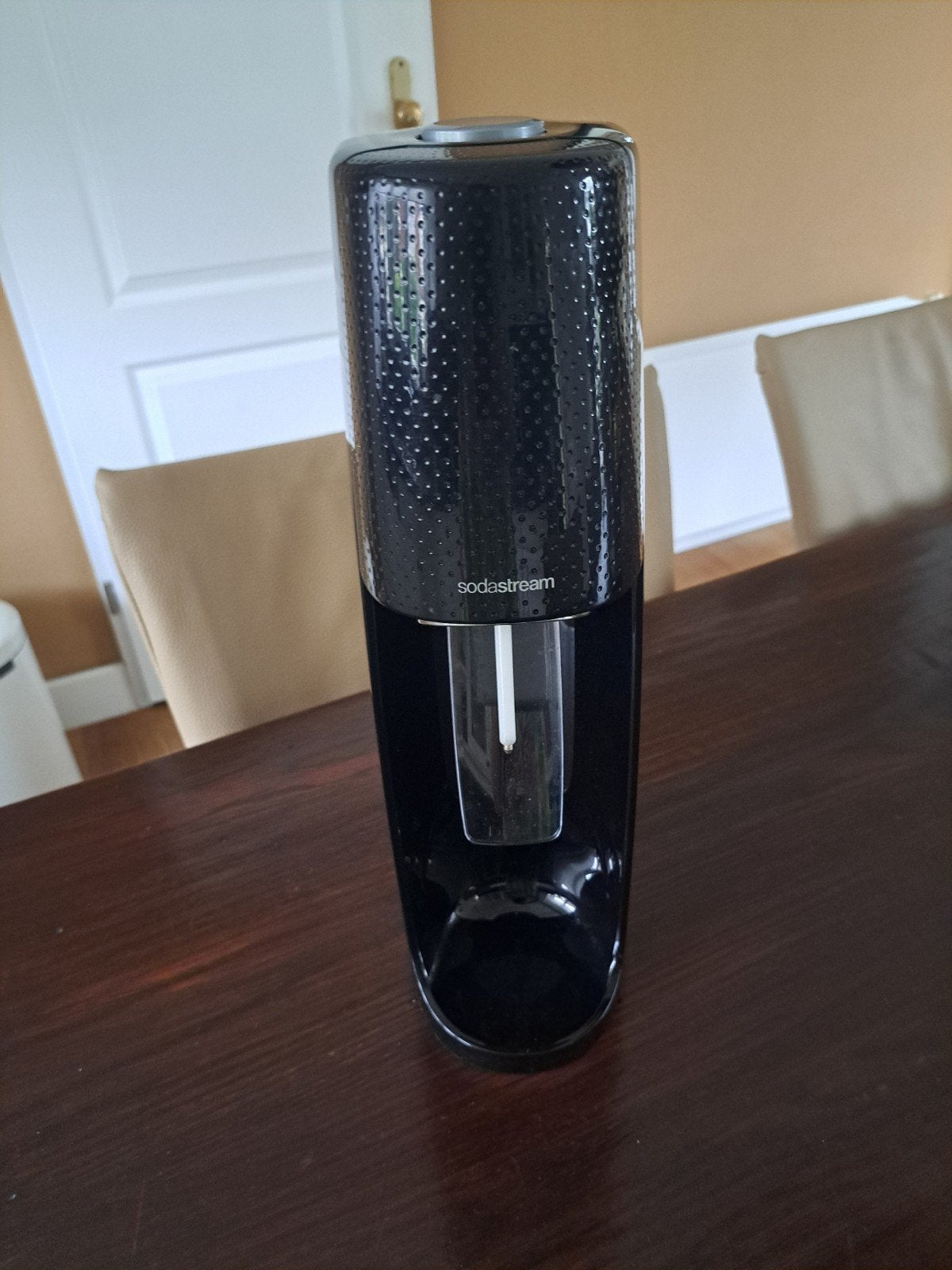 Sodastream bruiswater machine zwart, Witgoed en Apparatuur, Bruiswatermachines, Ophalen of Verzenden, Zo goed als nieuw
