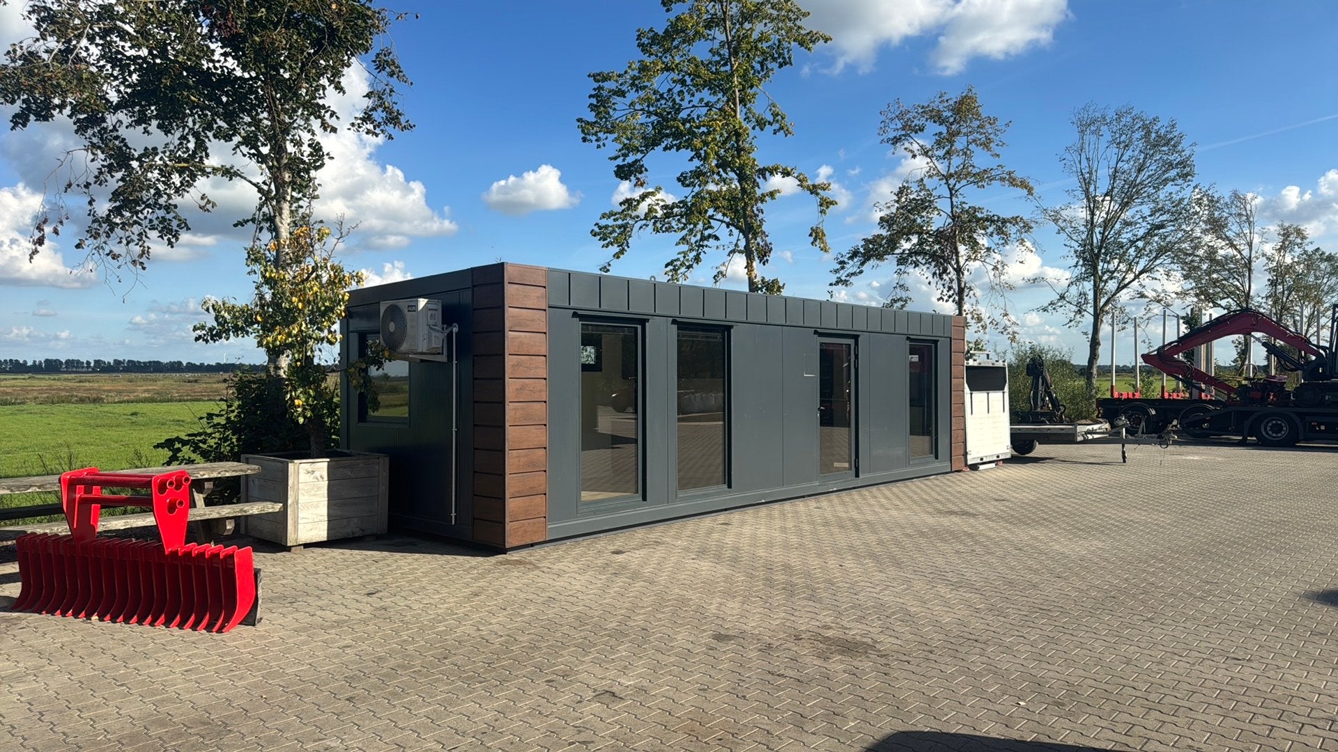 Zeer nette woonunit\kantoorunit van 10x3, Ophalen