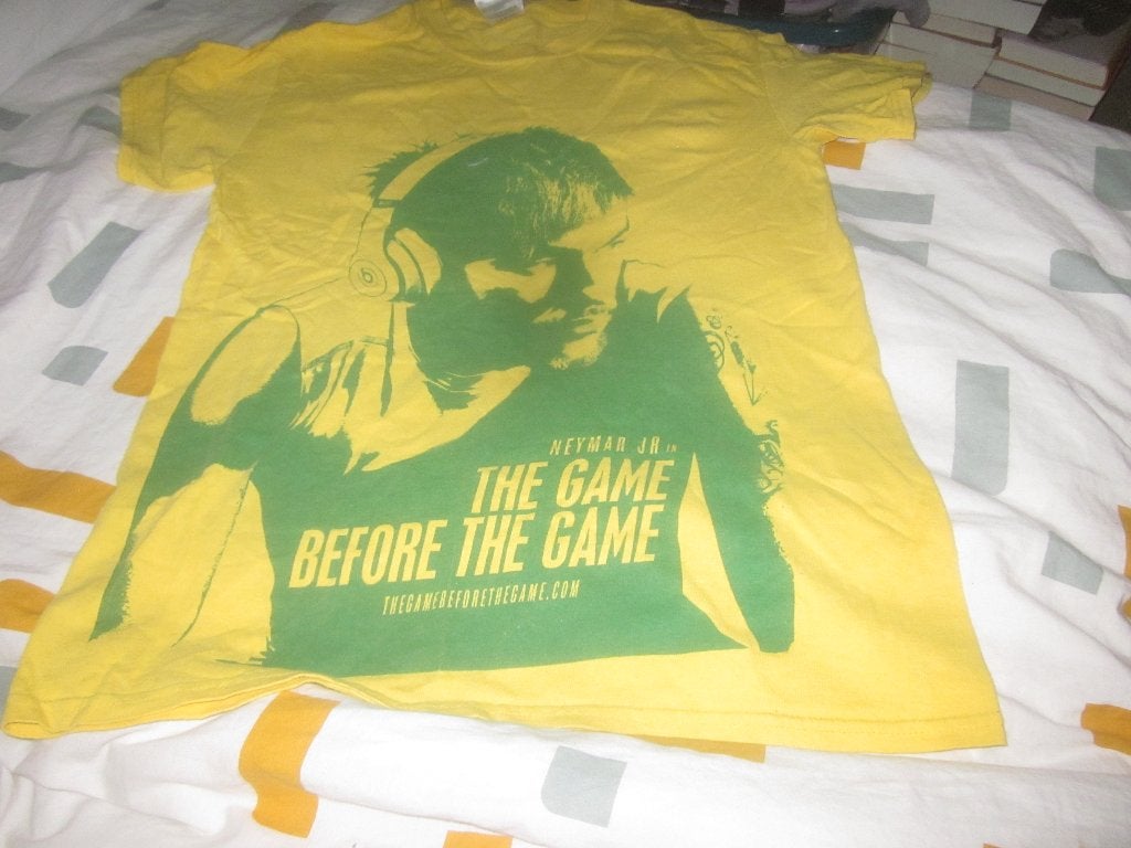 Leuk geel/groen shirt Neymar met koptelefoon Gildan maat S, Kleding | Heren, T-shirts, Geel, Ophalen of Verzenden, Gedragen, Maat 46 (S) of kleiner