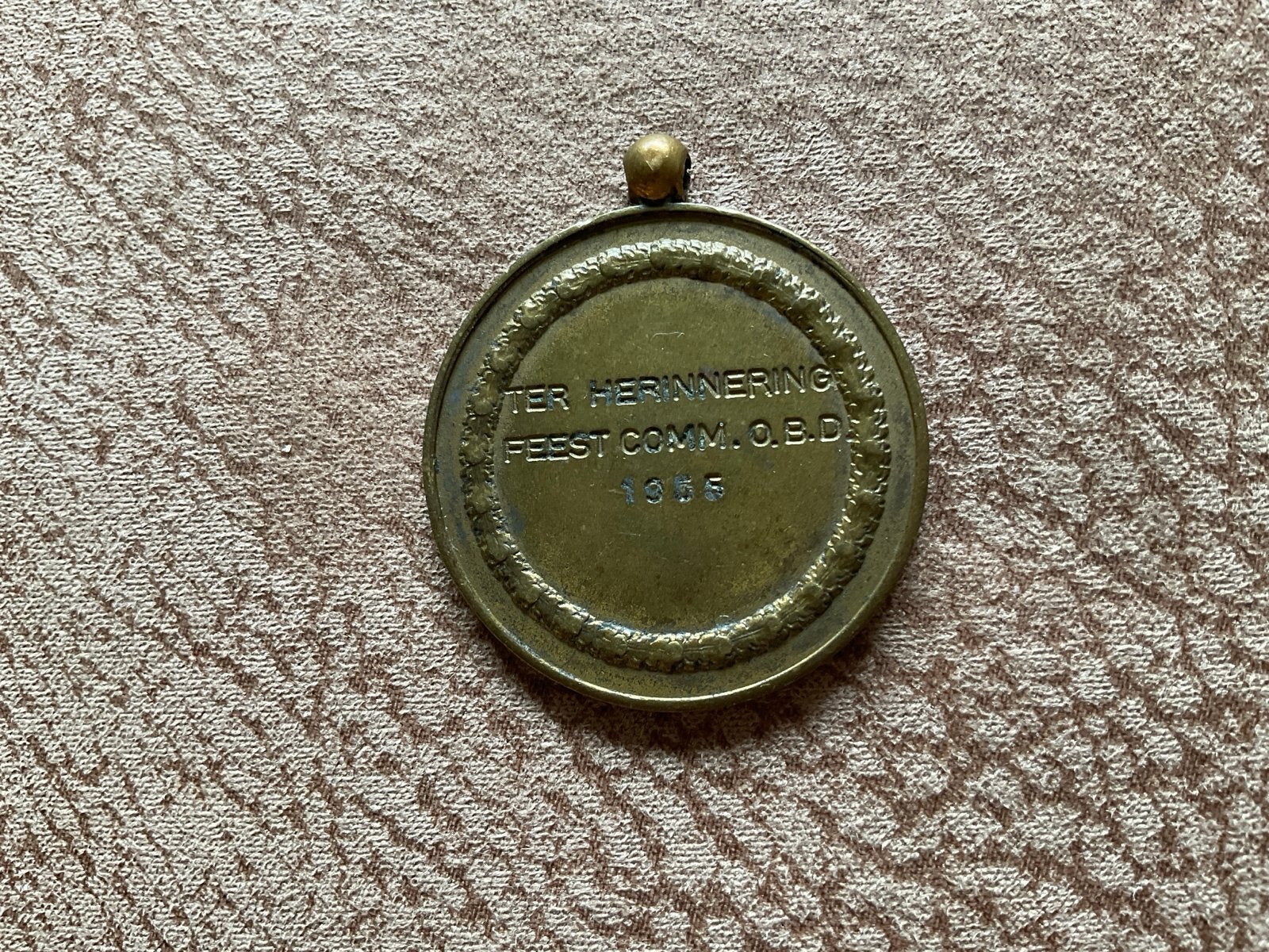 Herinneringsmedaille Feest Comm. O.B.D. 1955 met speelkaarte, Postzegels en Munten, Penningen en Medailles, Ophalen of Verzenden