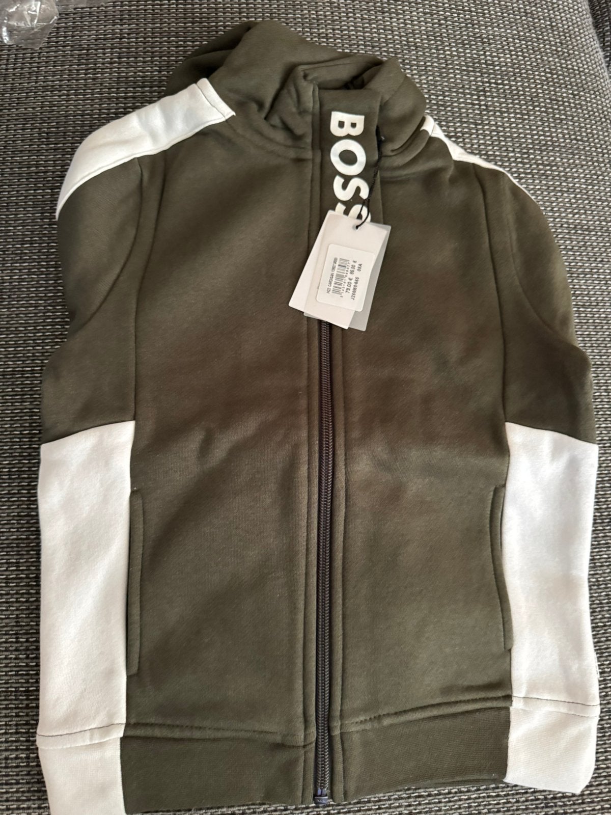 Hugo Boss trainingspak maat 110-116 , 5-6 jaar !!!, Ophalen of Verzenden, Nieuw, Hugo Boss, Jongen