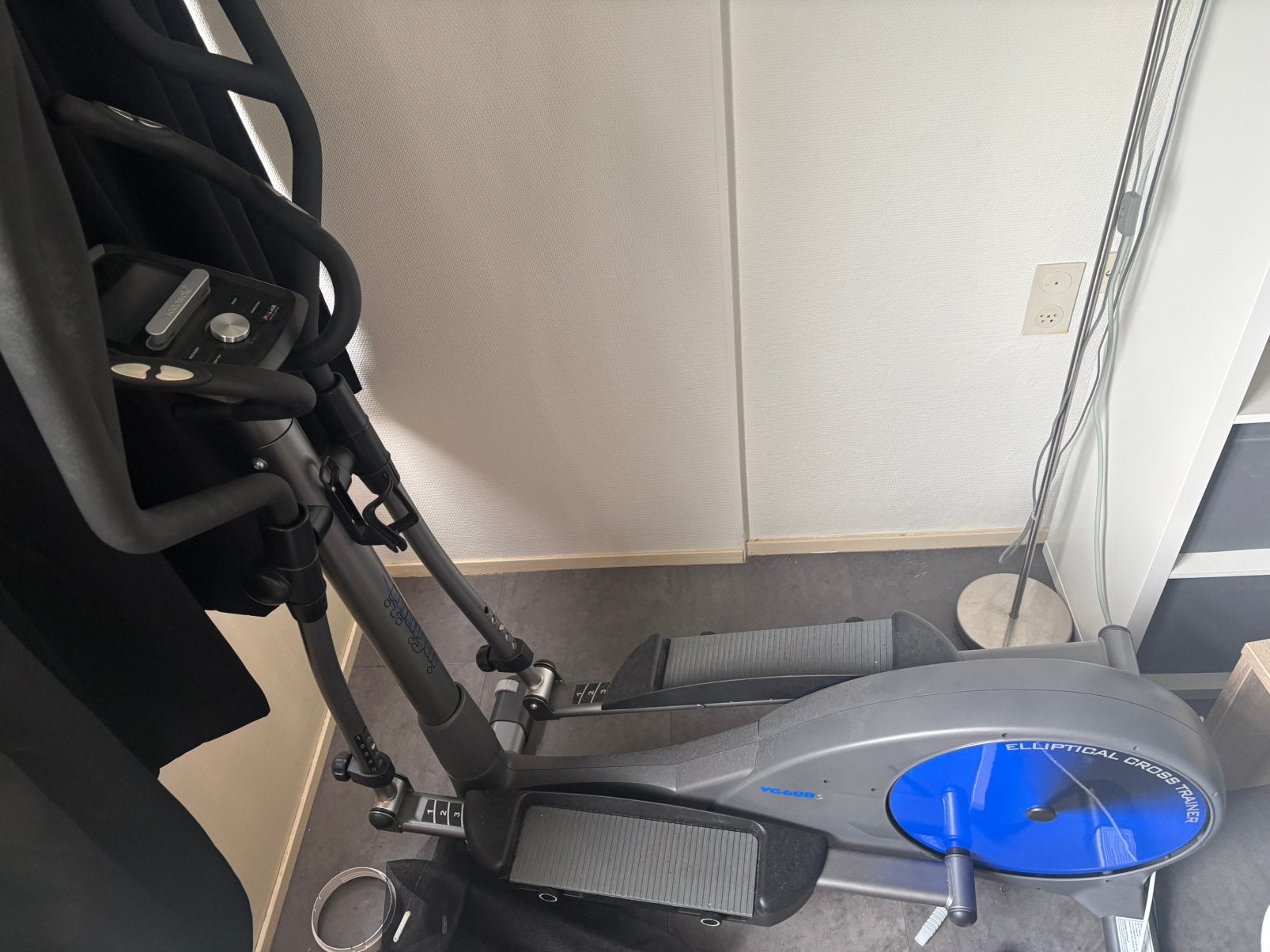 VG60B Infiniti Cross Trainer (lightly used), Sport en Fitness, Ophalen, Aluminium, Zo goed als nieuw, Crosstrainer