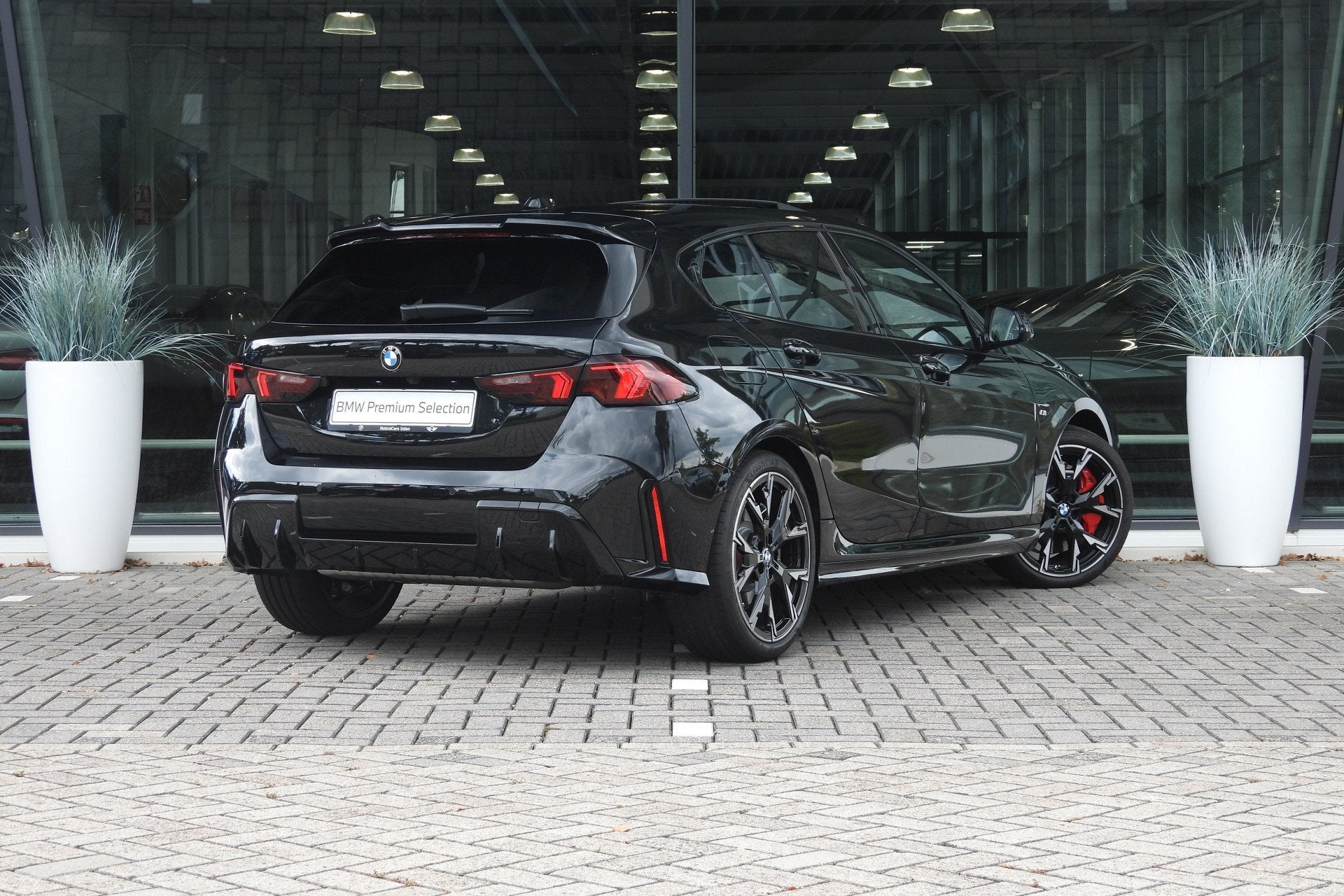 BMW 1 Serie 120 M Sport Automaat / Panoramadak / Achteruitri, Auto's, Zwart, 156 pk, Zwart, Bedrijf
