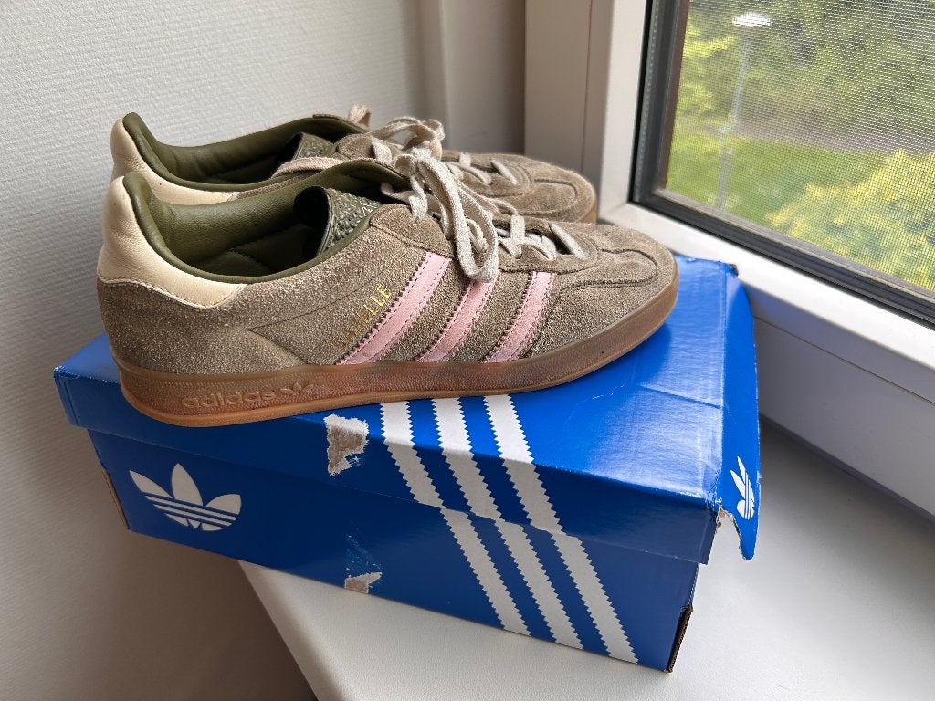 Gympen Sneakers Adidas Gazelle groen roze maat 38, Adidas, Ophalen of Verzenden, Sneakers of Gympen, Gedragen