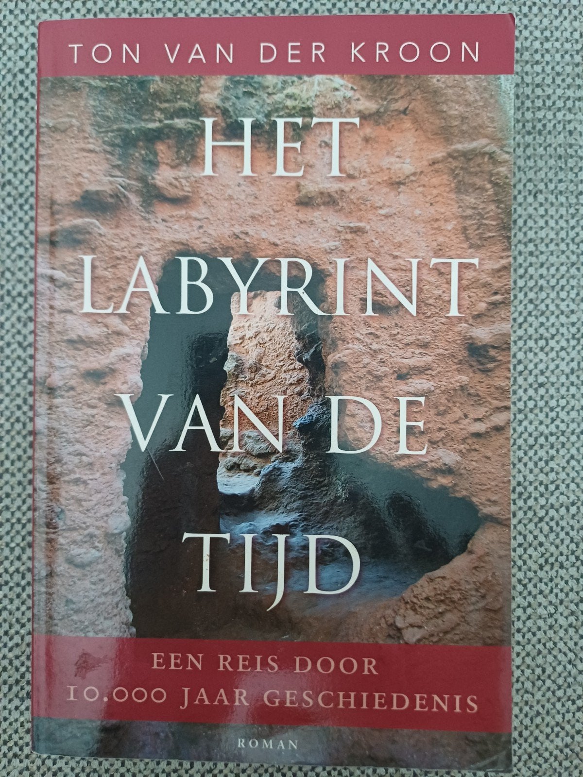 Ton van der Kroon - Het labyrint van de tijd, Ophalen of Verzenden, Zo goed als nieuw, Ton van der Kroon