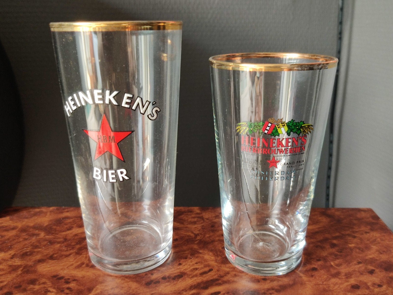 Te koop: 2 oude Heineken bierglazen met gouden rand, Ophalen of Verzenden, Zo goed als nieuw, Bierglas