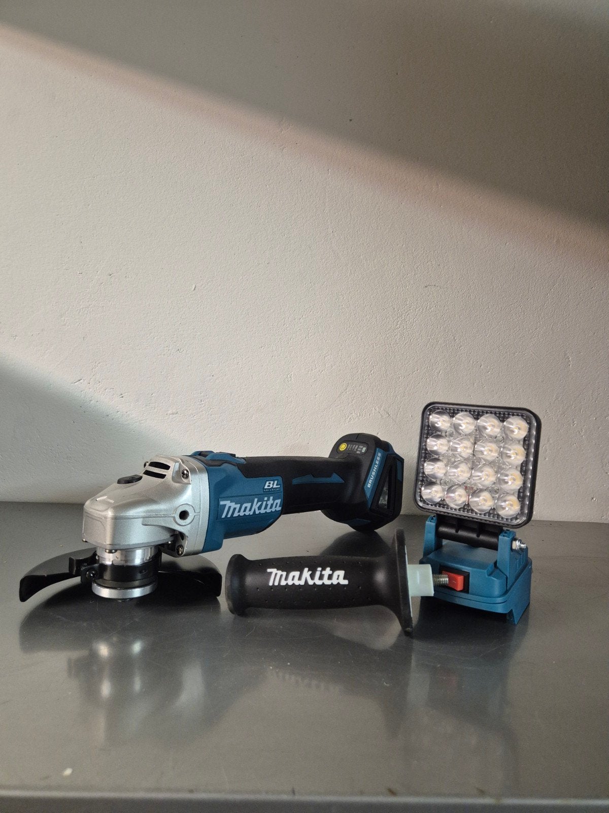 Makita DGA504 18v accu slijper / slijptol / looplamp NIEUW, Doe-het-zelf en Verbouw, Gereedschap | Slijpmachines, Ophalen of Verzenden