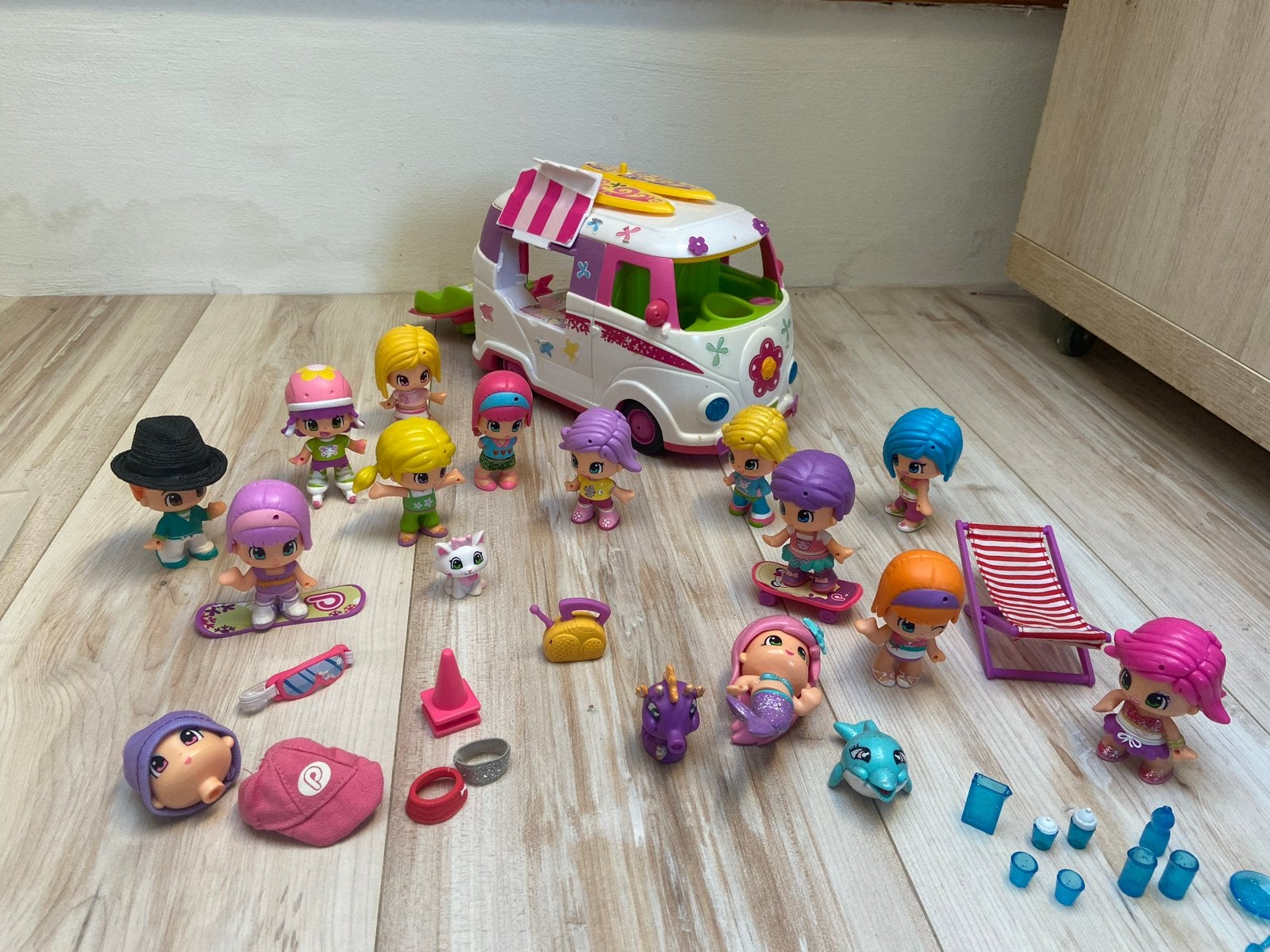 Pinypon camper met veel poppetjes en accessoires, Ophalen of Verzenden, Gebruikt, Overige typen