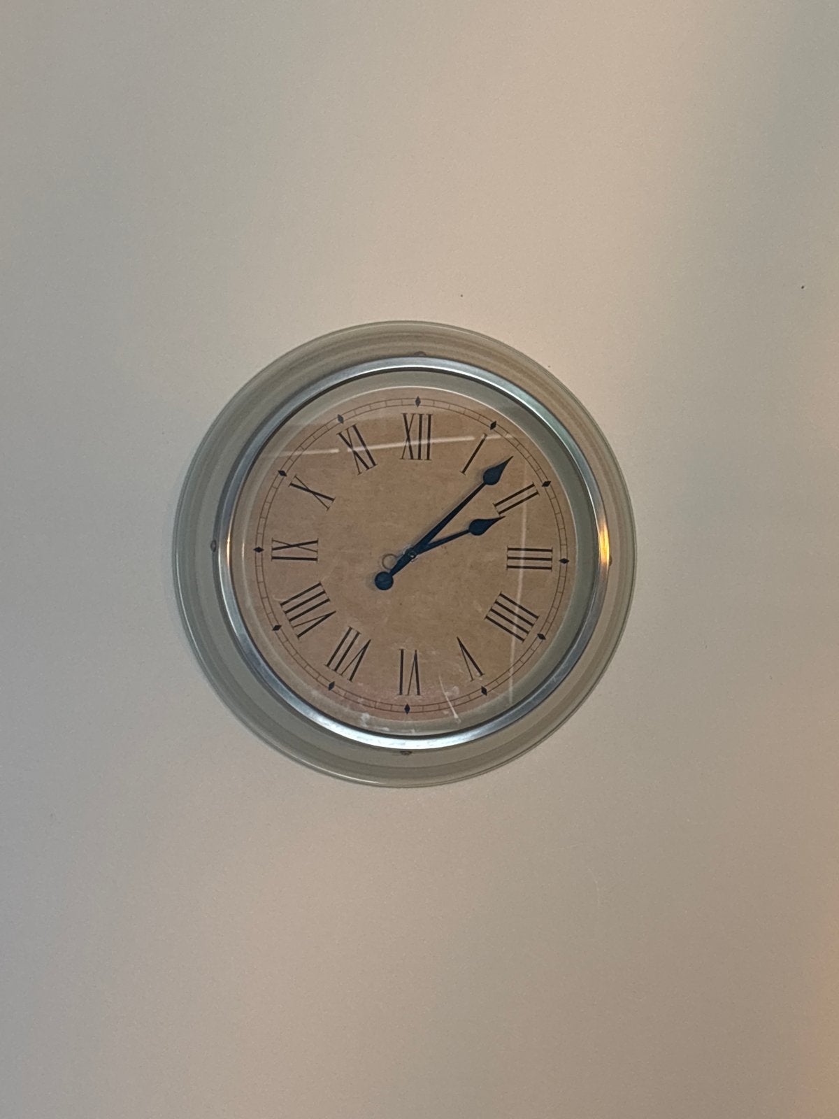 IKEA Skovel Wandklok met Romeinse Cijfers, IKEA, Analoog, Werkt op batterijen, Ophalen of Verzenden