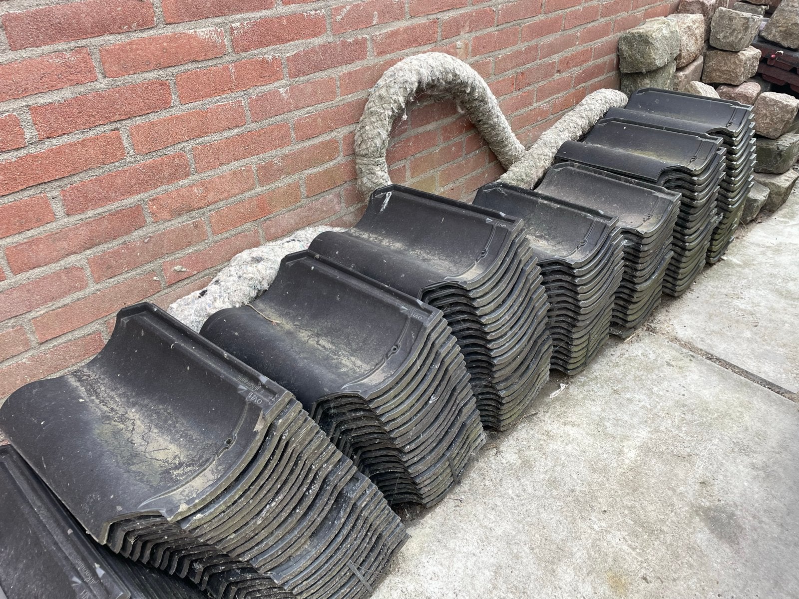 Nieuw Koramic VHV zwart satinet dakpannen - 132 stuks, Ophalen, Gebruikt, Steen of Klei, Zwart