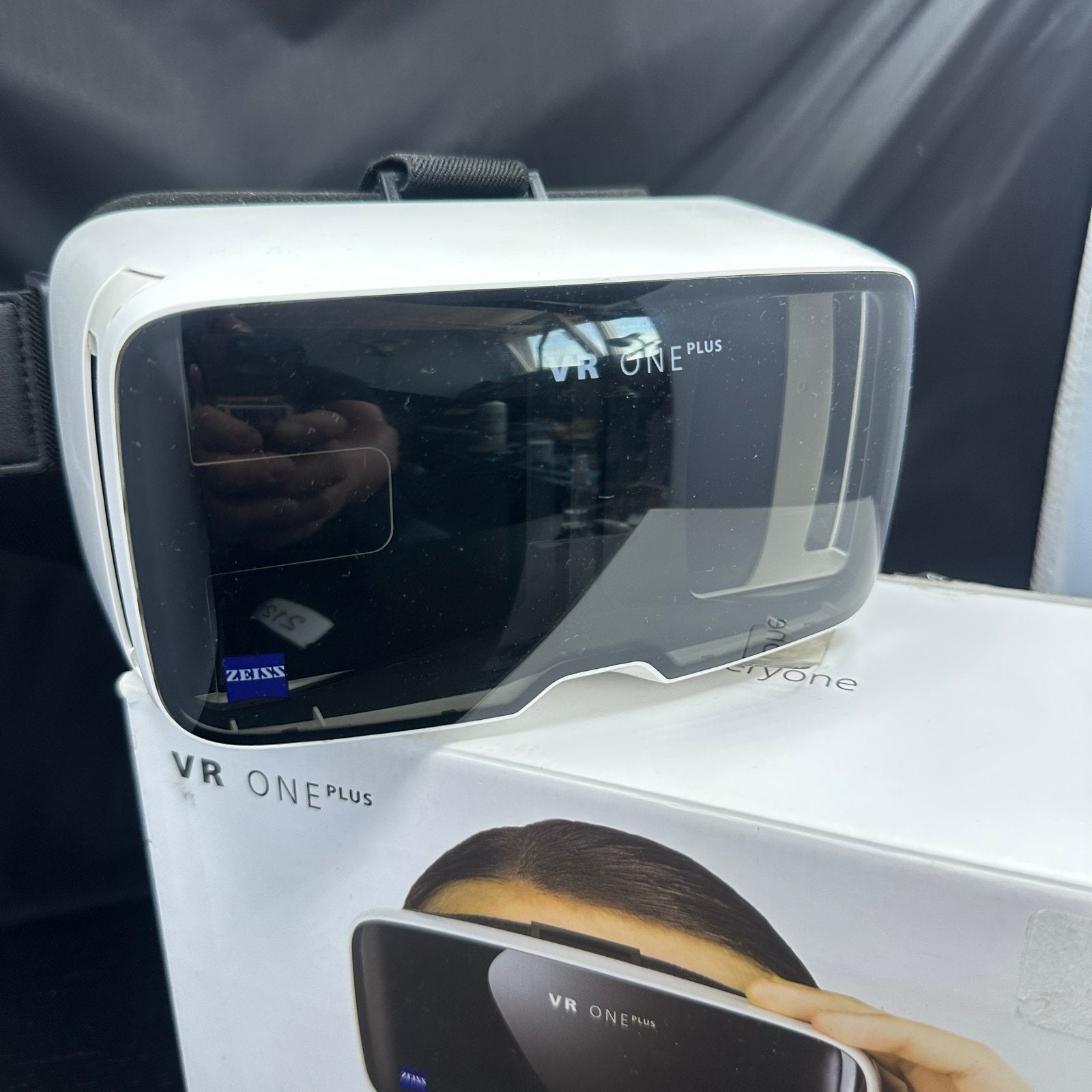 ZEISS VR ONE Plus Virtual Reality Headset - Nette Staat, Gebruikt, VR-bril, Telefoon, Ophalen of Verzenden