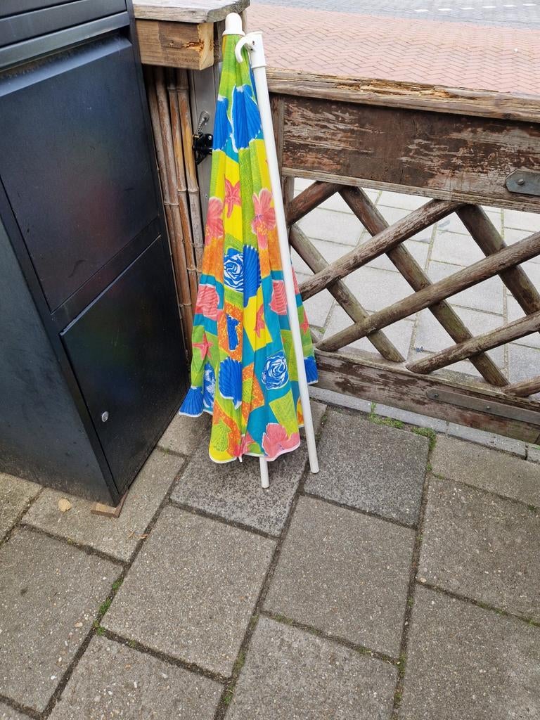 GRATIS parasol nog nooit gebruikt, Ophalen