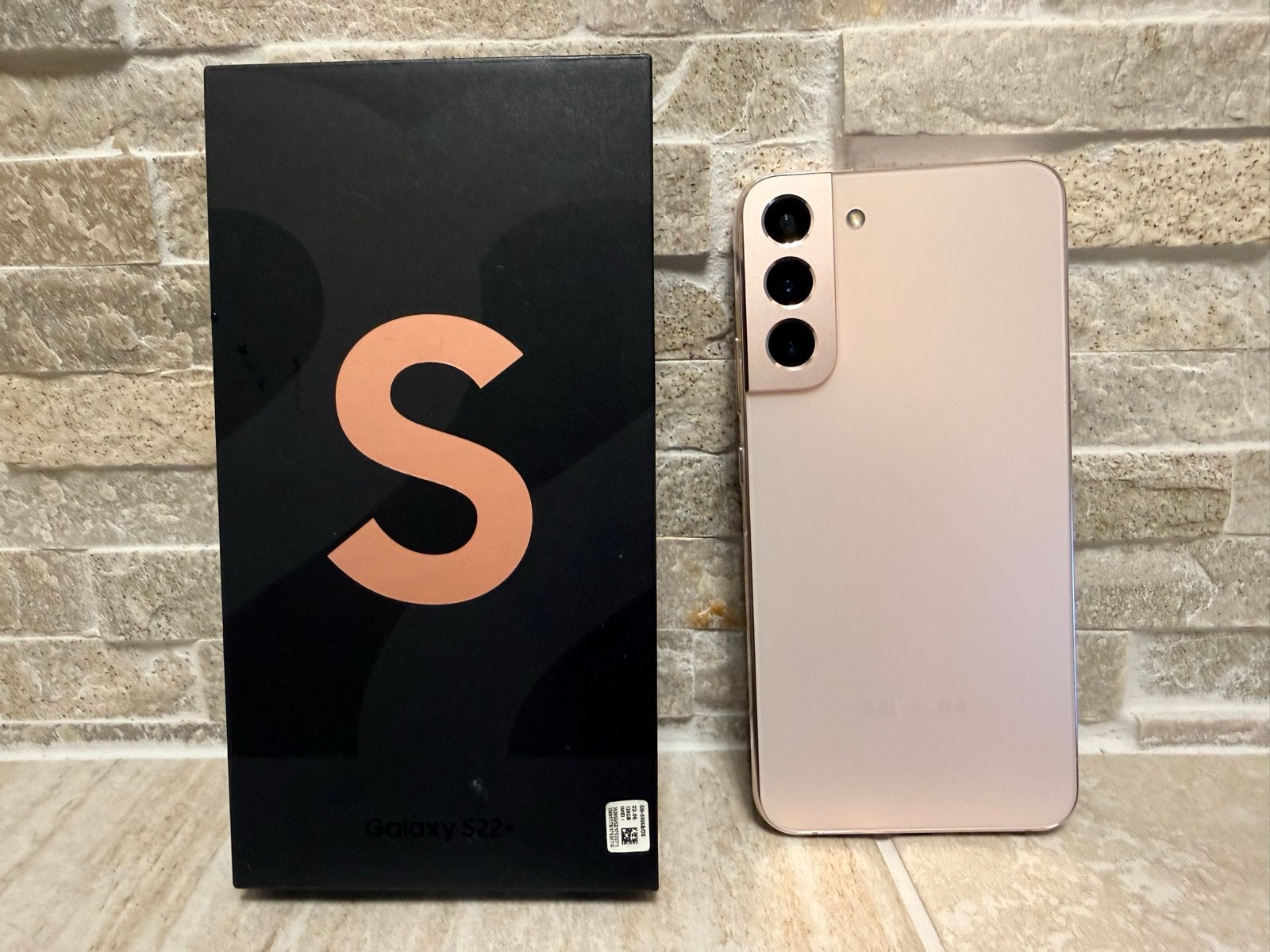 Samsung Galaxy S22+ 128GB Roze - Zo goed als nieuw