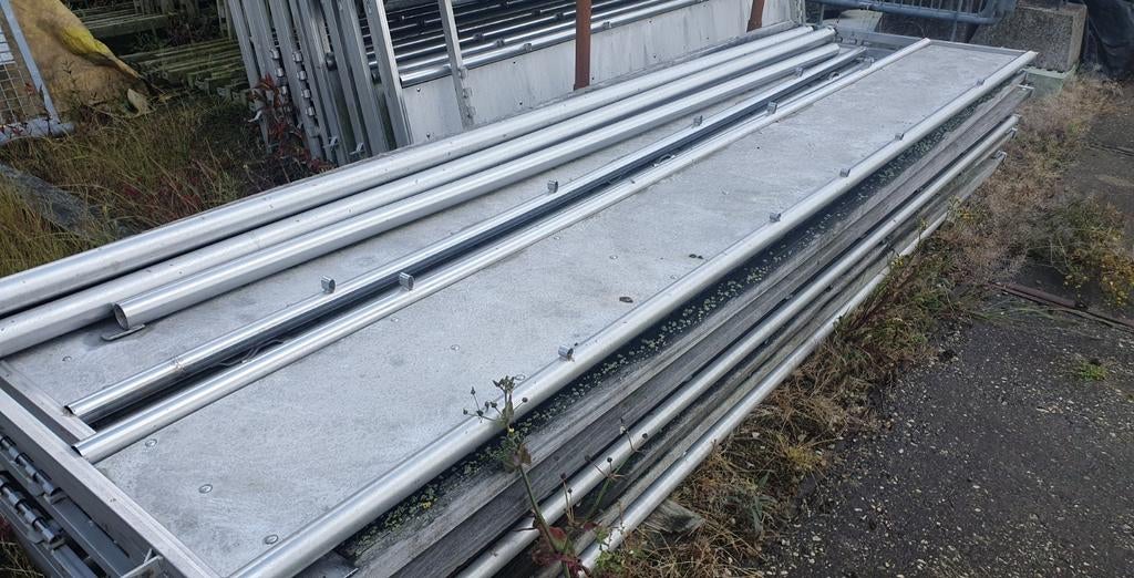 Kalveren stal inrichting, Stalling
