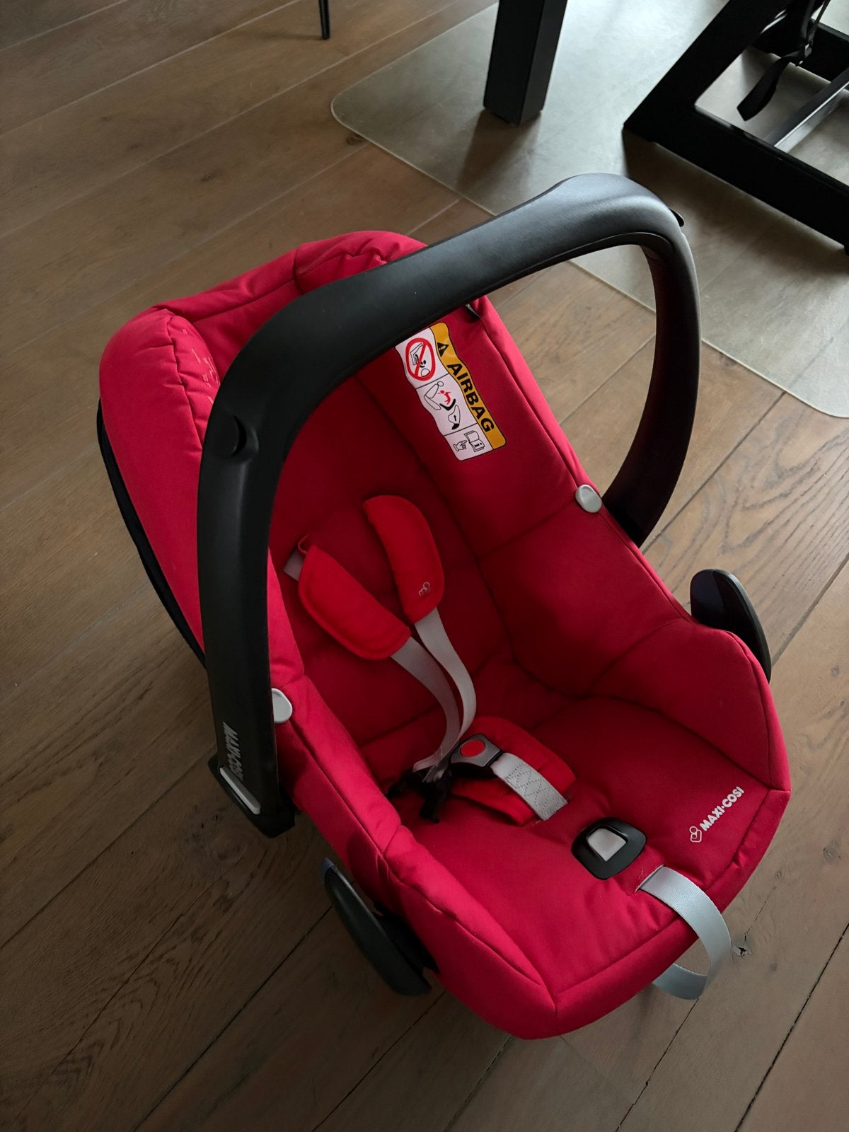 Maxi-Cosi autostoel - Rood, zo goed als nieuw, Ophalen, Autogordel, Zijbescherming, Zo goed als nieuw
