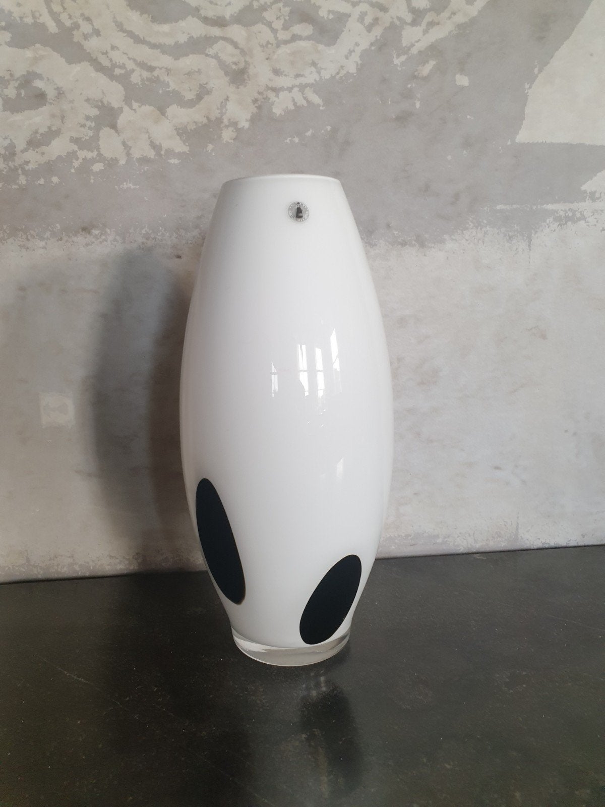vaas ikea handmade wit zwart glas, Ophalen of Verzenden