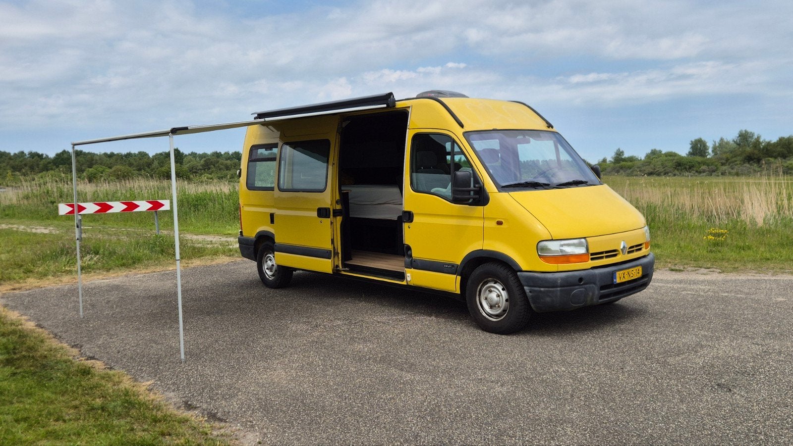 Kampeerbus Renault Master Camper, Auto's, Bestelauto's, Particulier, Centrale vergrendeling, Luifel, Open dak, Radio, Schuifdeur