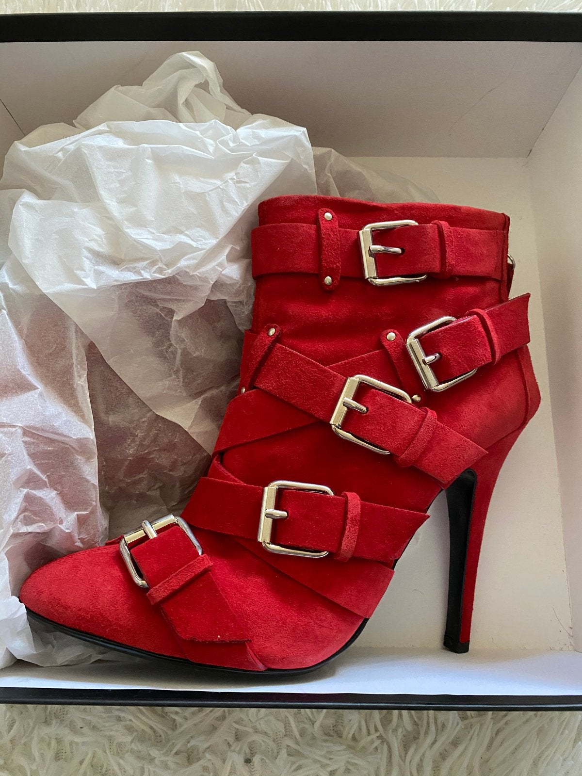 Giuseppe Zanotti x Balmain rode suède enkellaarzen maat 40, Lage of Enkellaarzen, Nieuw, Ophalen of Verzenden, Rood