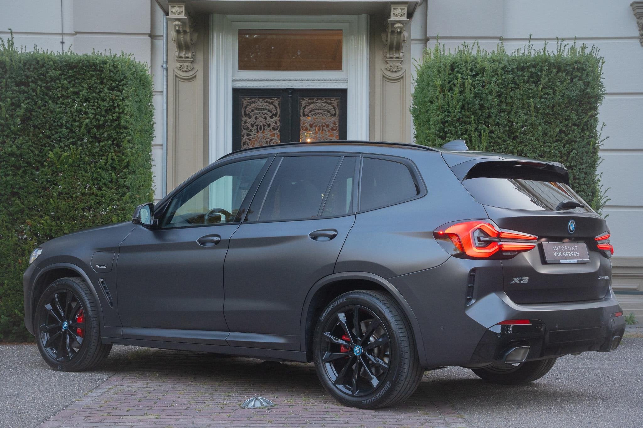 BMW X3 xDrive30e High Executive TREKHAAK | PANO | FROZEN GRE, Gebruikt, 4 cilinders, Bedrijf, Vierwielaandrijving