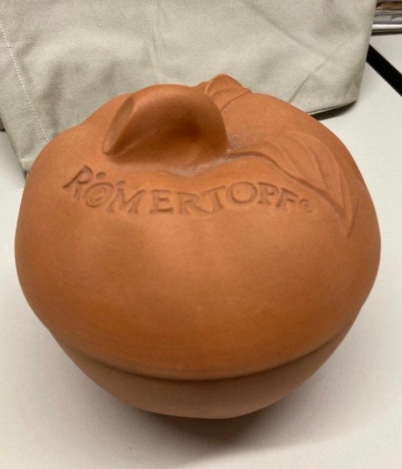 Römertopf appelvormige braadpan kom schaal, Braadpan, Met deksel, Ophalen of Verzenden, Zo goed als nieuw