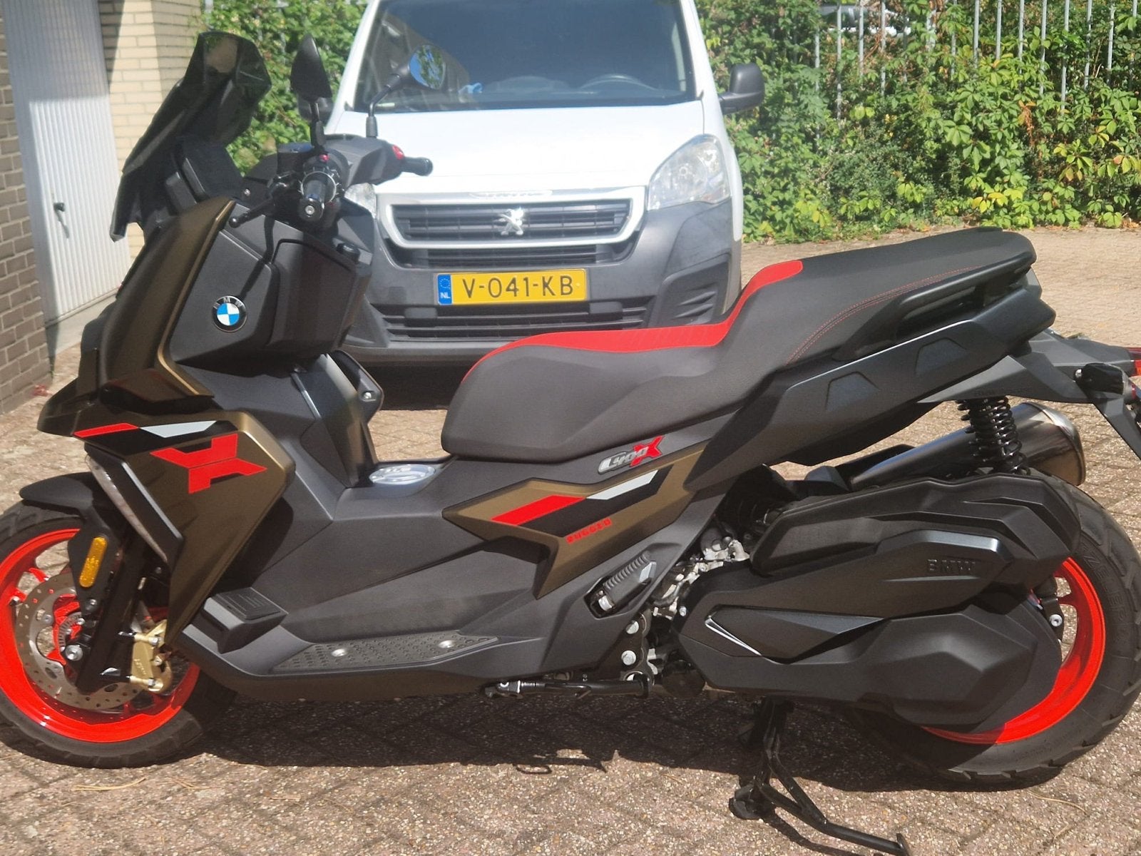 BMW C 400 X uit 2025 - Nieuw model motorscooter, Motoren, Scooter, Nieuw, Handvatverwarming, Particulier