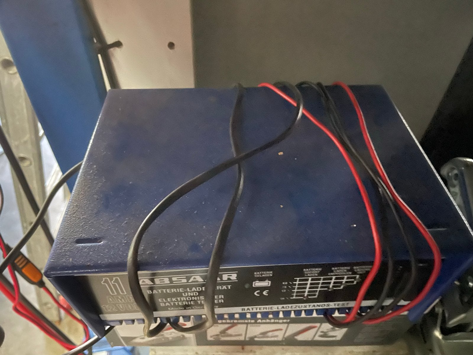 Absaar Acculader 11 Amp 12 Volt - Batterij Lader Tester, Ophalen, Gebruikt, Universele onderdelen