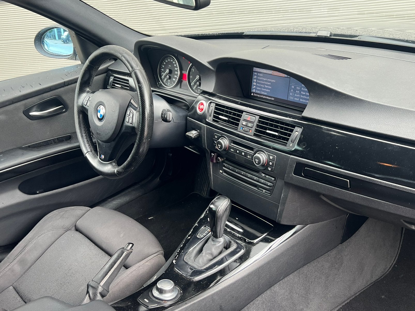 Zwarte BMW 3-Serie 320i E91 Touring M Automaat/NieuweAPK/NAV, Automaat, 1995 cc, Zwart, 4 cilinders
