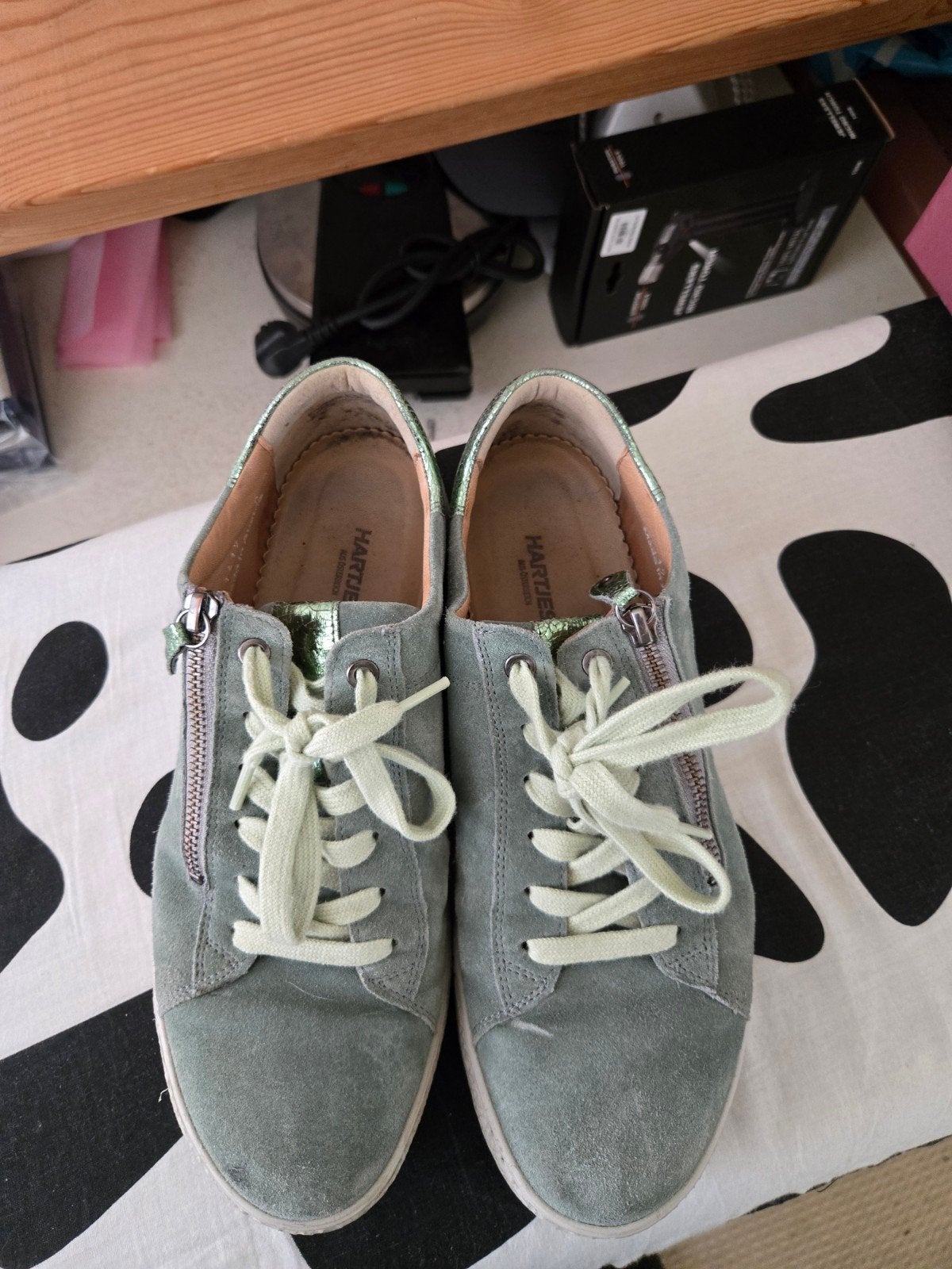 Hartjes gympen mt 42, Ophalen of Verzenden, Hartjes, Sneakers of Gympen, Zo goed als nieuw