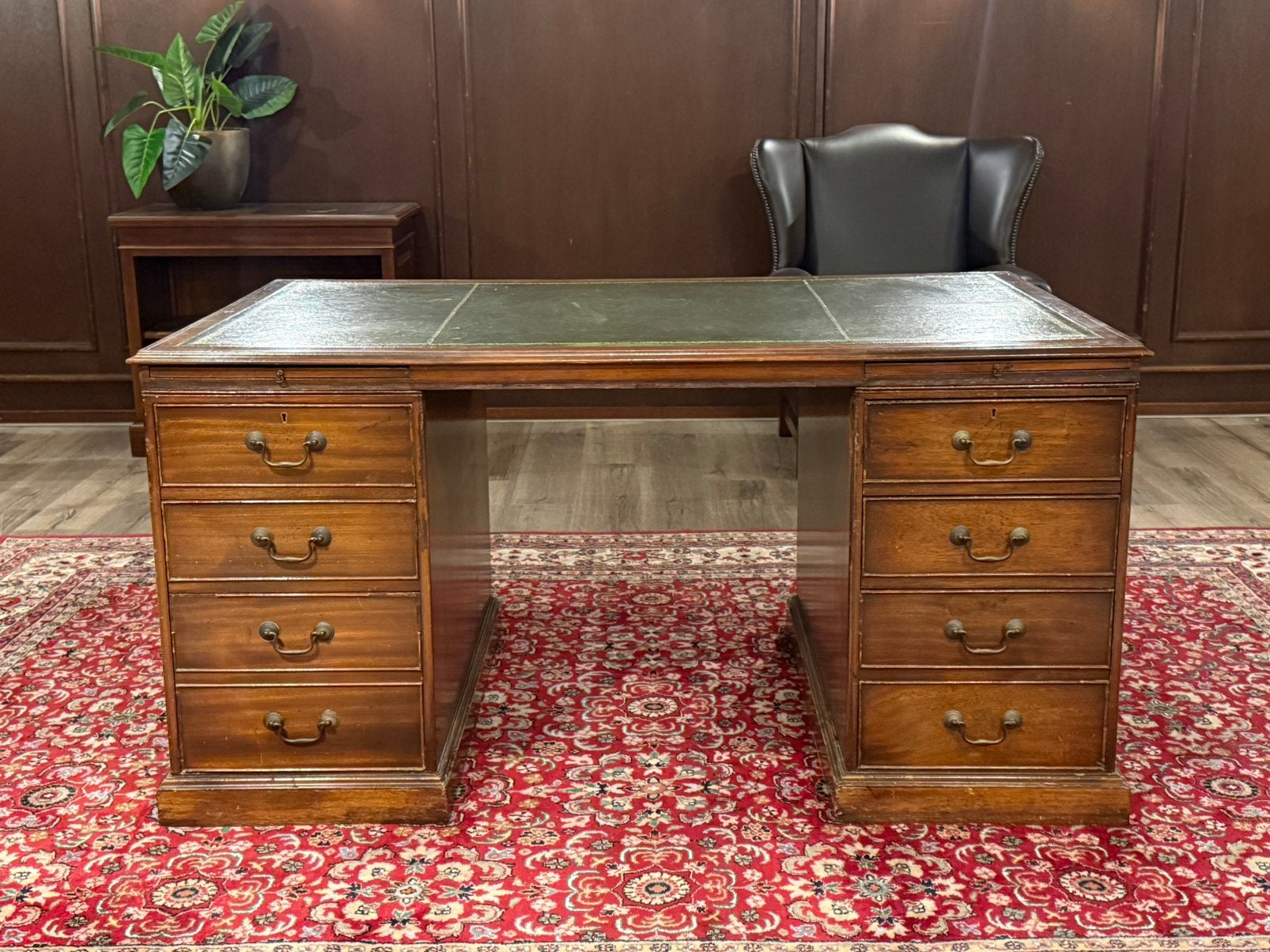 Antiek klassiek Engels bureau #677, Huis en Inrichting, Bureaus, Gebruikt, 150 cm, Hout, Bruin