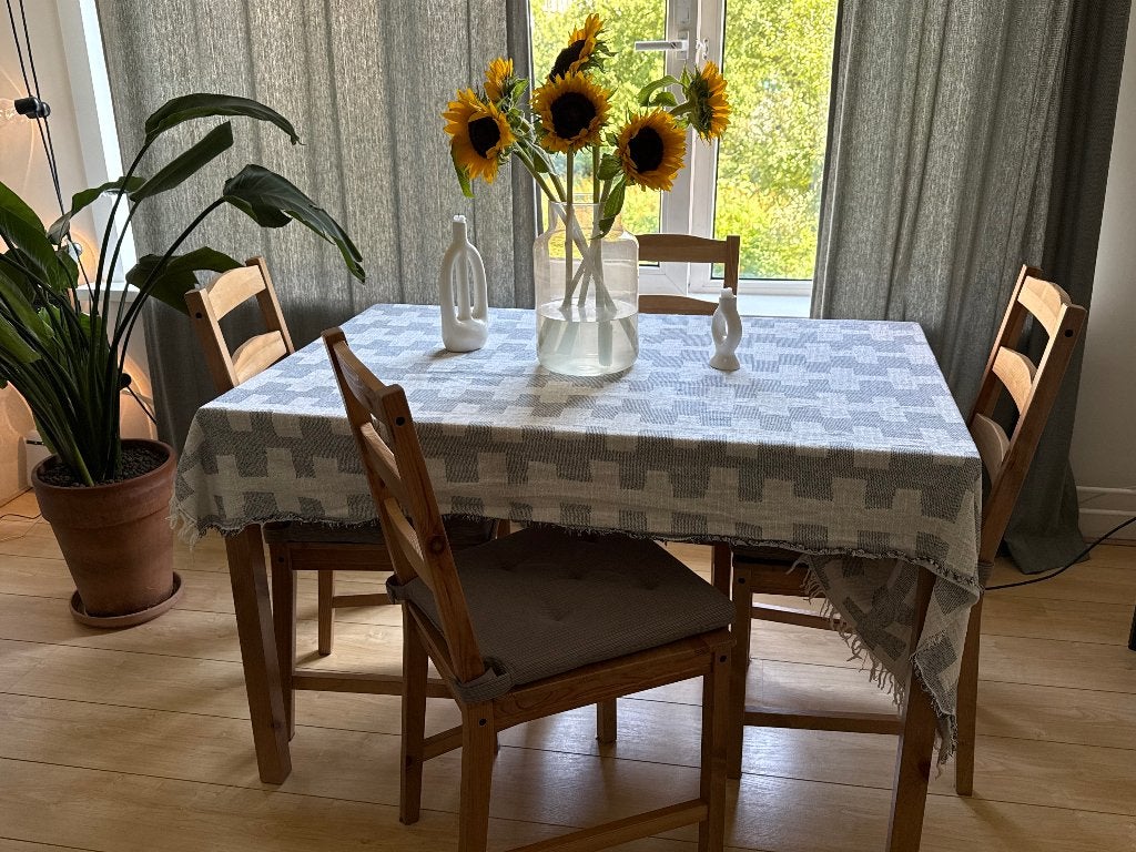 IKEA JOKKMOKK Dining Table + 4 Chairs + Cushions, Huis en Inrichting, Ophalen, 100 tot 150 cm, 50 tot 100 cm, Zo goed als nieuw