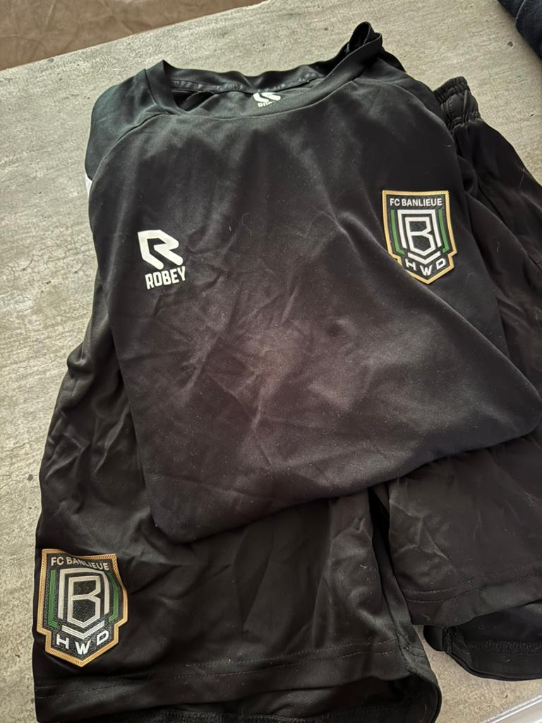 HWD / FC BANLIEUE SET, Ophalen, Zo goed als nieuw, Voetbal