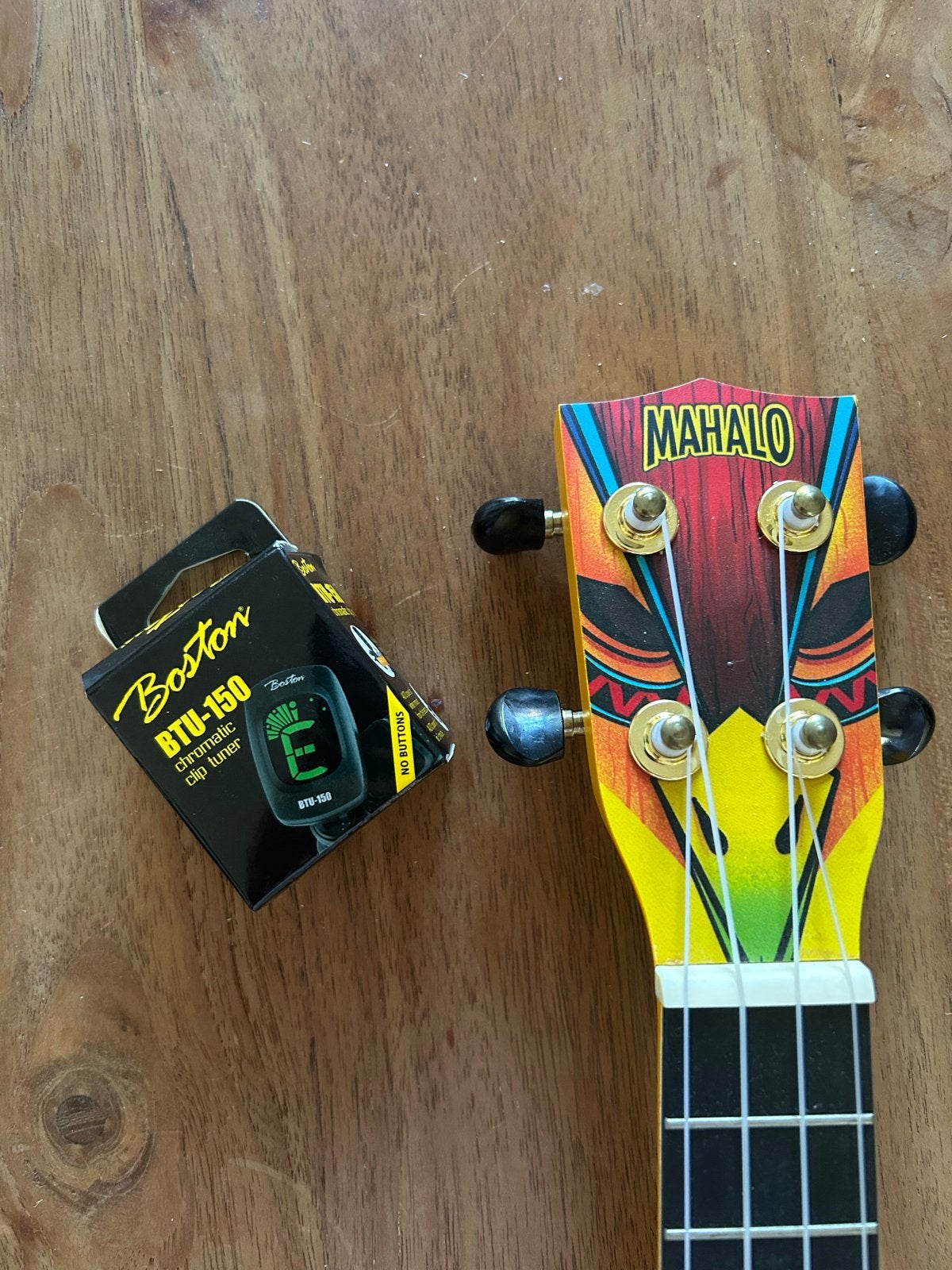 Mahalo Ukelele met Tiki-design en Boston tuner, Ophalen of Verzenden, Zo goed als nieuw, Ukelele