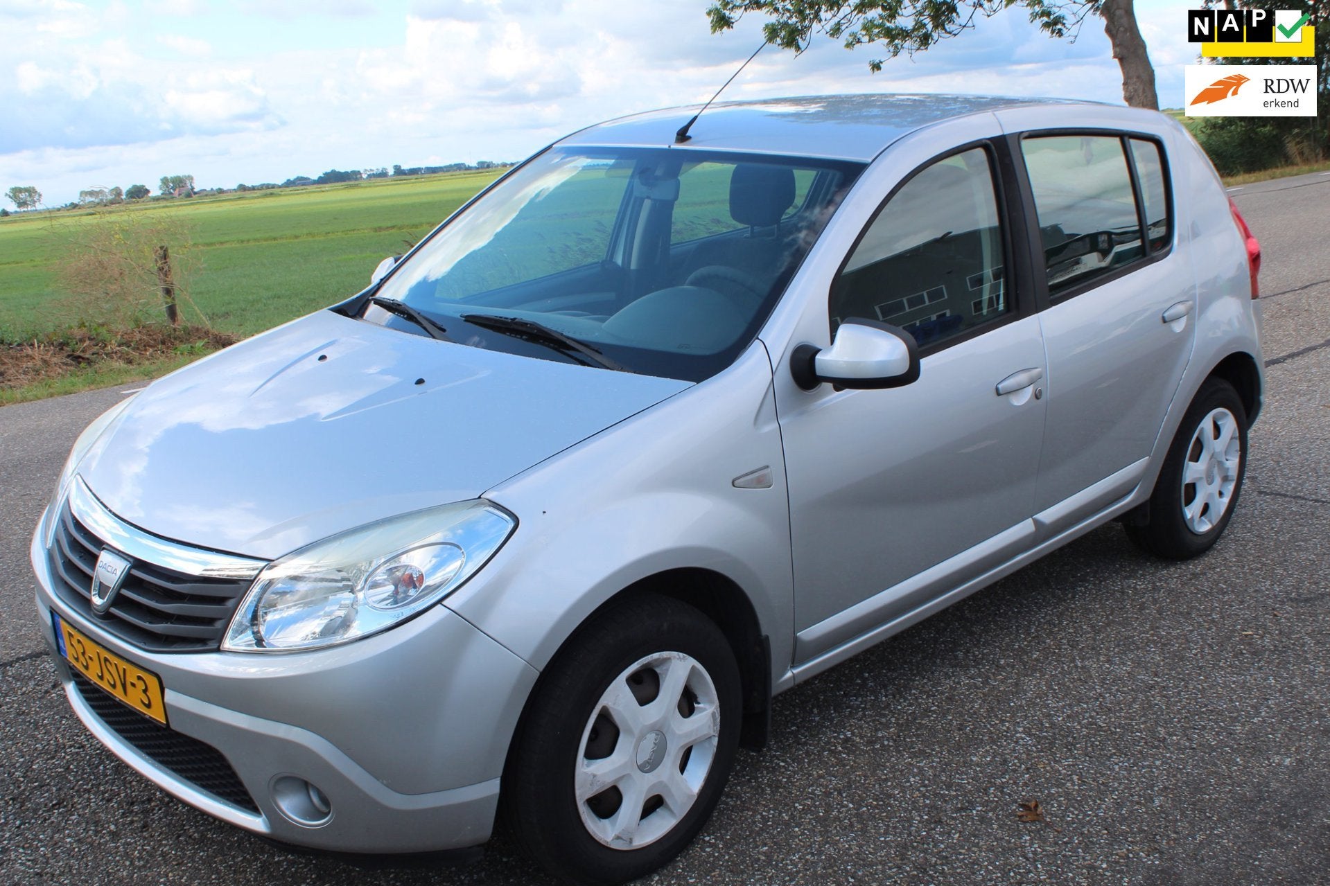 Dacia Sandero 1.2 Lauréate // APK 08/2027 //, Auto's, Voorwielaandrijving, Stof, Gebruikt, Origineel Nederlands