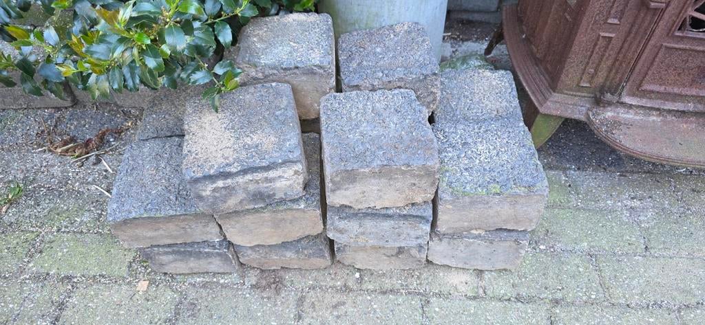 32 Basalt blokken -  bestrating voor tuin en oprit, Ophalen, Gebruikt, Overige typen, Natuursteen