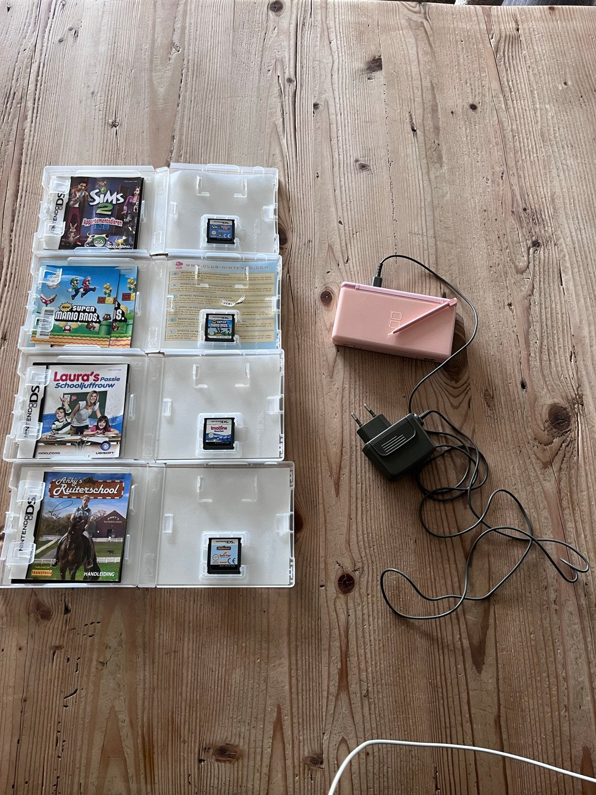 Roze Nintendo DS Lite met 4 spellen en oplader, Spelcomputers en Games, Spelcomputers | Nintendo DS, Ophalen, Roze, DS Lite, Gebruikt