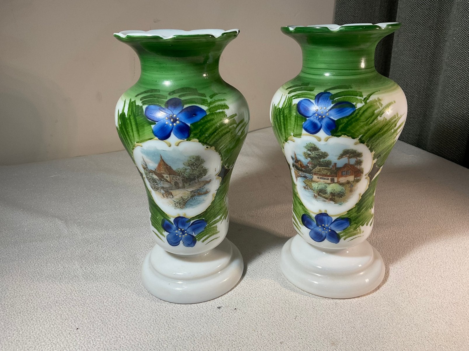 2 stuks hele mooie antieke opaline vazen, Ophalen of Verzenden