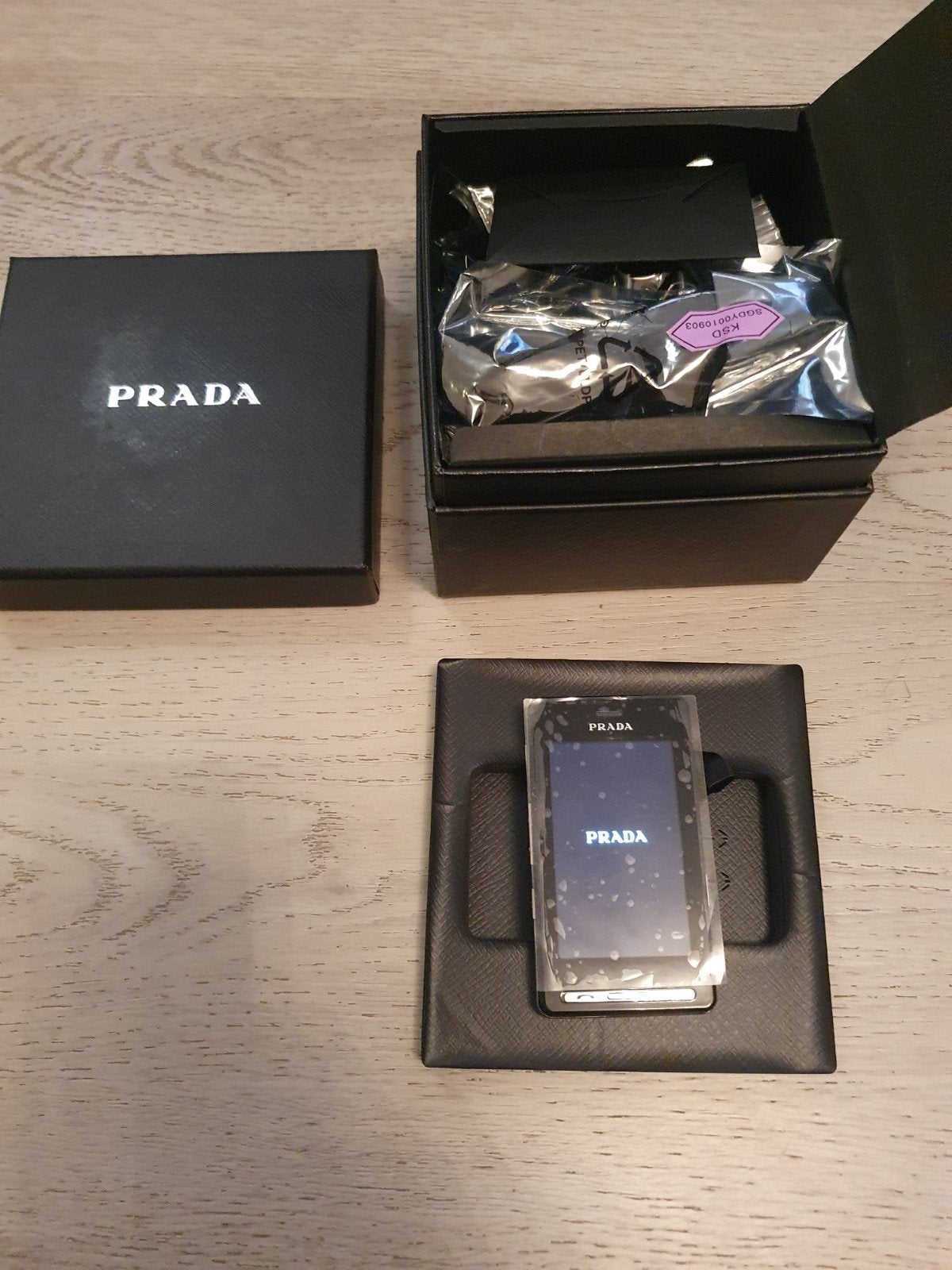 Zeldzame LG Prada nieuw in doos, Ophalen of Verzenden, Nieuw, Zwart, Overige systemen