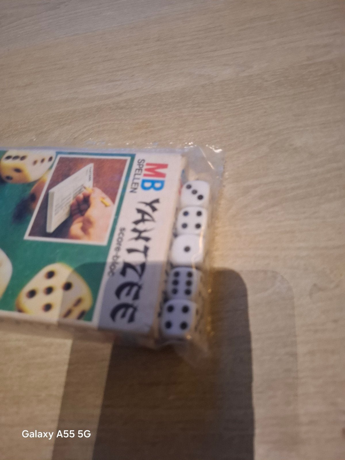 MB Yahtzee Spellen Score-bloc met dobbelstenen, 1027 Newport Ave, Pawtucket, RI 02861, USA, Ophalen of Verzenden, Vijf spelers of meer