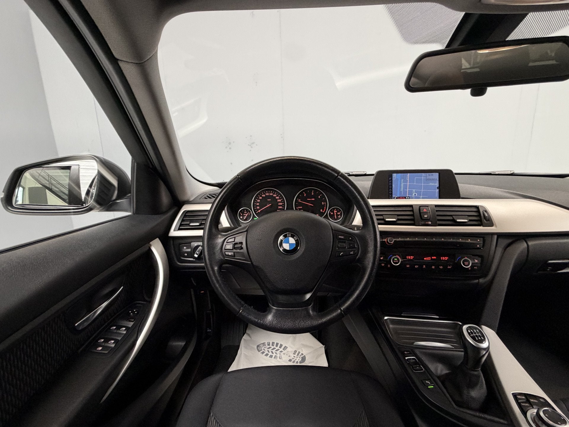 BMW 3 Serie Touring 320d High Executive Trekhaak|Cruise|Navi, Auto's, 21 km/l, Zwart, 4 cilinders, Zwart