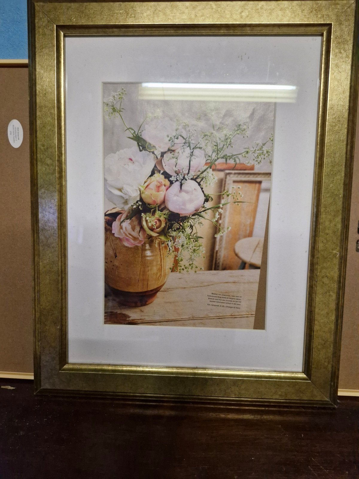 Ingelijste print met bloemen in vaas, goudkleurige lijst, Ophalen, Minder dan 50 cm, Gebruikt, 50 tot 75 cm