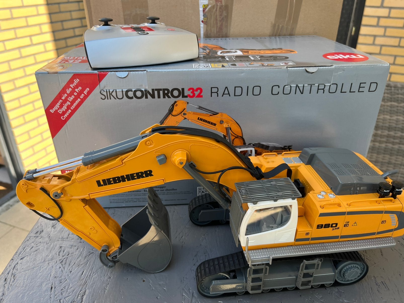 Liebherr 980 SME rupsgraafmachine Siku Control 1/32, Ophalen of Verzenden, Zo goed als nieuw, Tractor of Landbouw, SIKU
