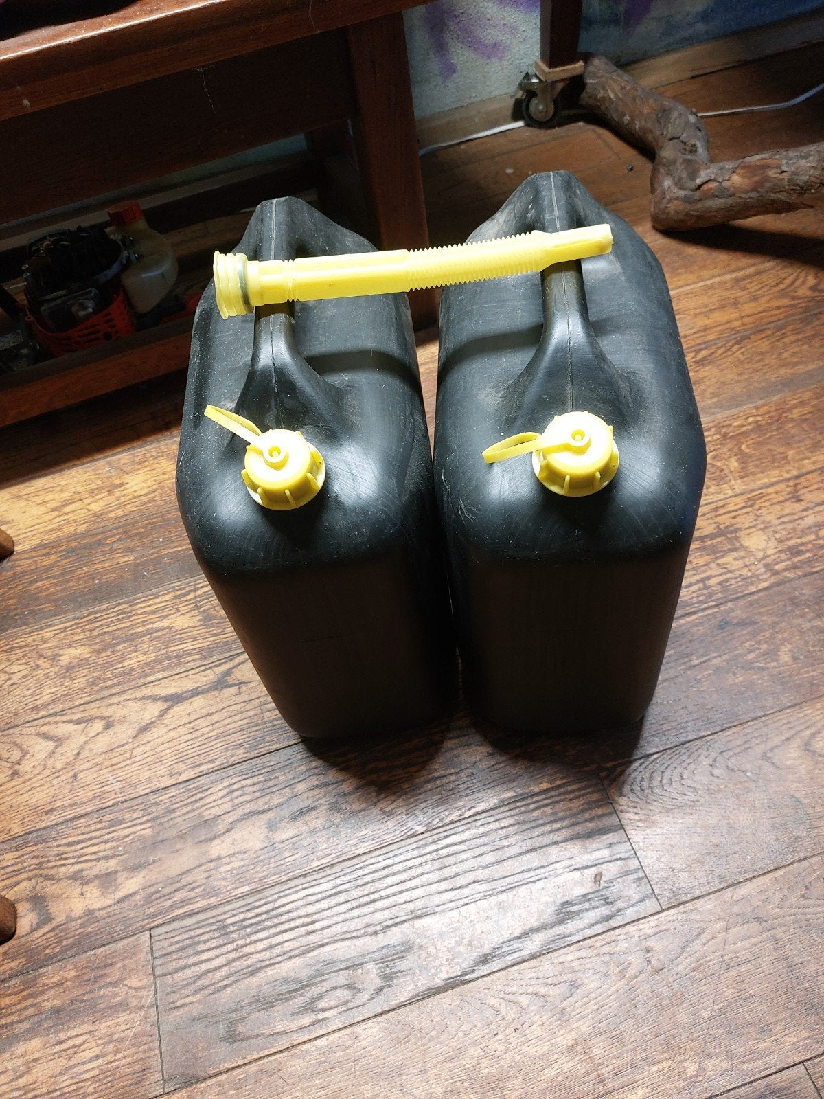 2x 20L Jerrycans met schenktuit, Ophalen