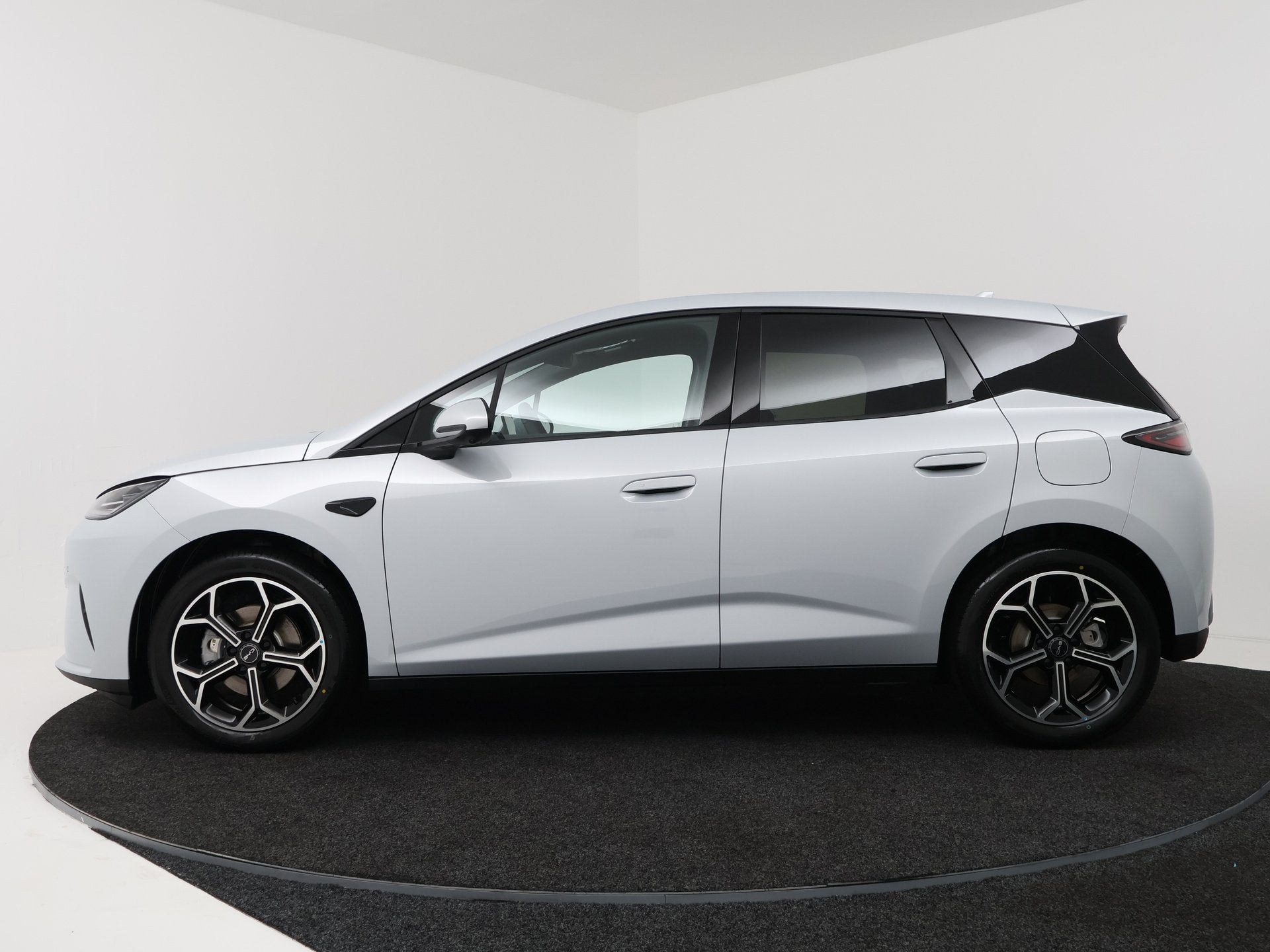 BYD Dolphin G DM-i Comfort | 105 KM EV range | Panoramadak |, 4 cilinders, Leder en Stof, Bedrijf, Hybride Elektrisch/Benzine