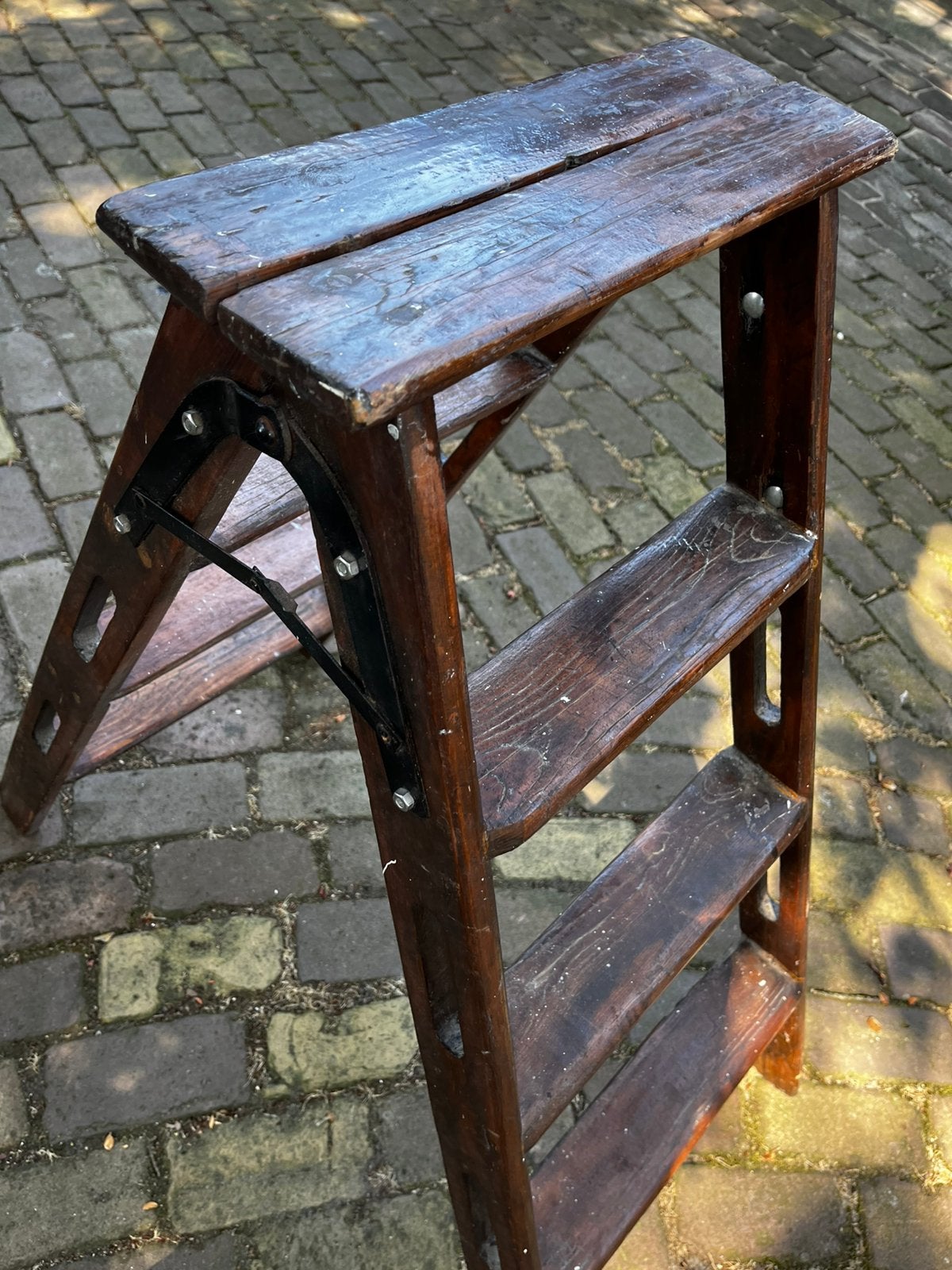 Vintage trapje vier tredes, Doe-het-zelf en Verbouw, Ladders en Trappen, Ophalen, Gebruikt, Trap, Opvouwbaar of Inschuifbaar
