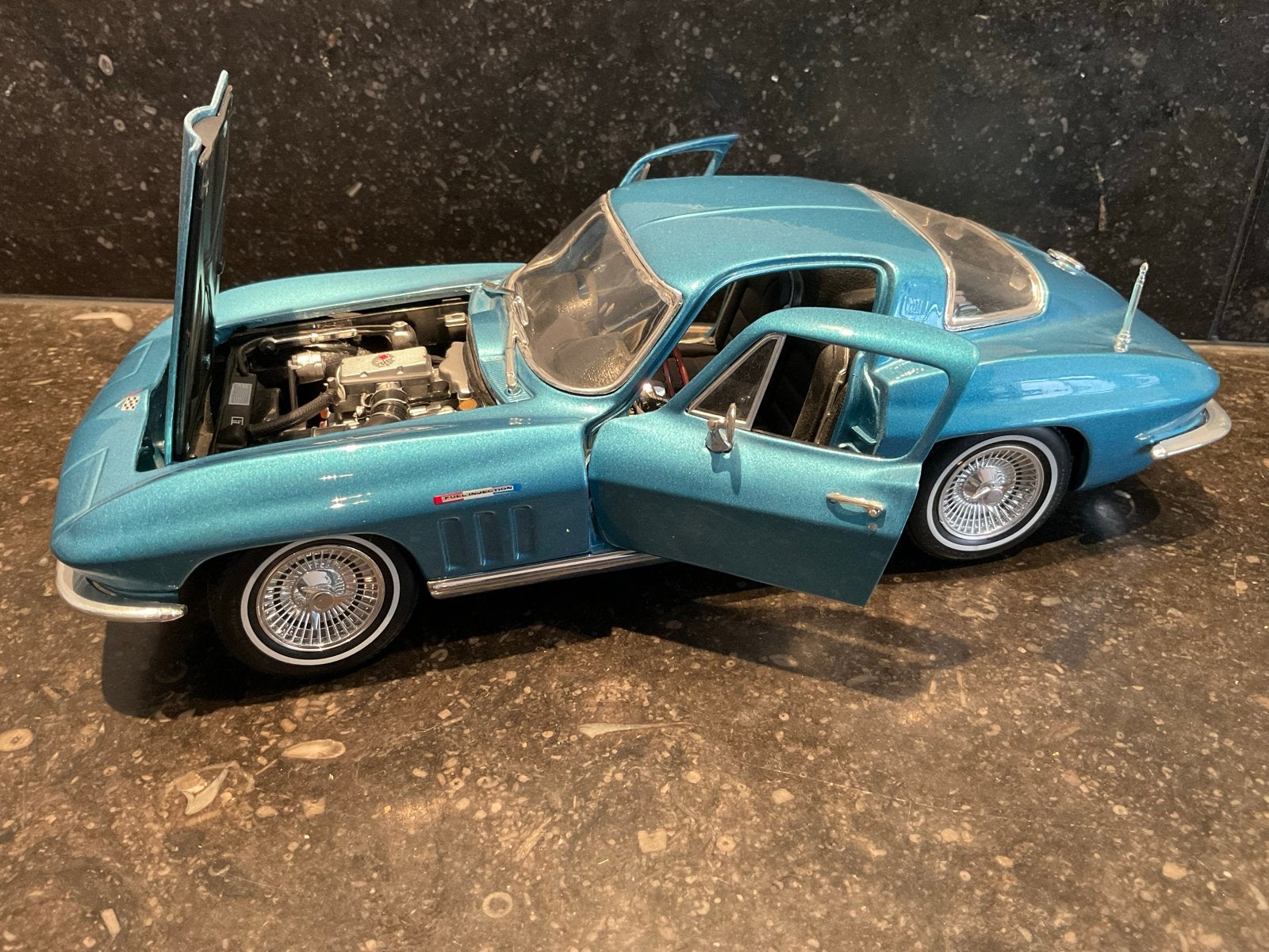 Schaalauto 1/18 Chevrolet Corvette 1965 Maisto, Hobby en Vrije tijd, Modelauto's | 1:18, Ophalen of Verzenden, Gebruikt, Auto