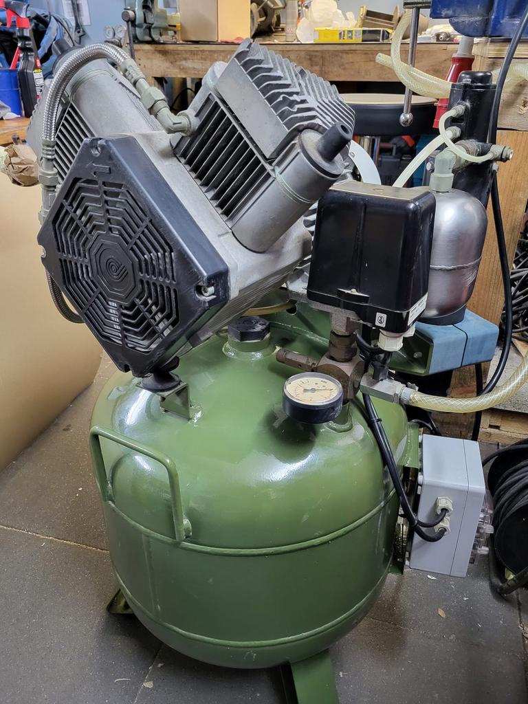 Robuuste luchtcompressor met drukvat (tandartencompresspr), Ophalen, Gebruikt, 6 tot 10 bar, 25 tot 100 liter