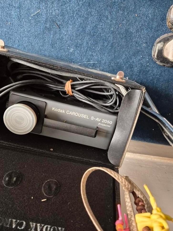 Kodak diaprojector carousel sav2050 met scherm + opzettaffel, Ophalen of Verzenden, Met scherm