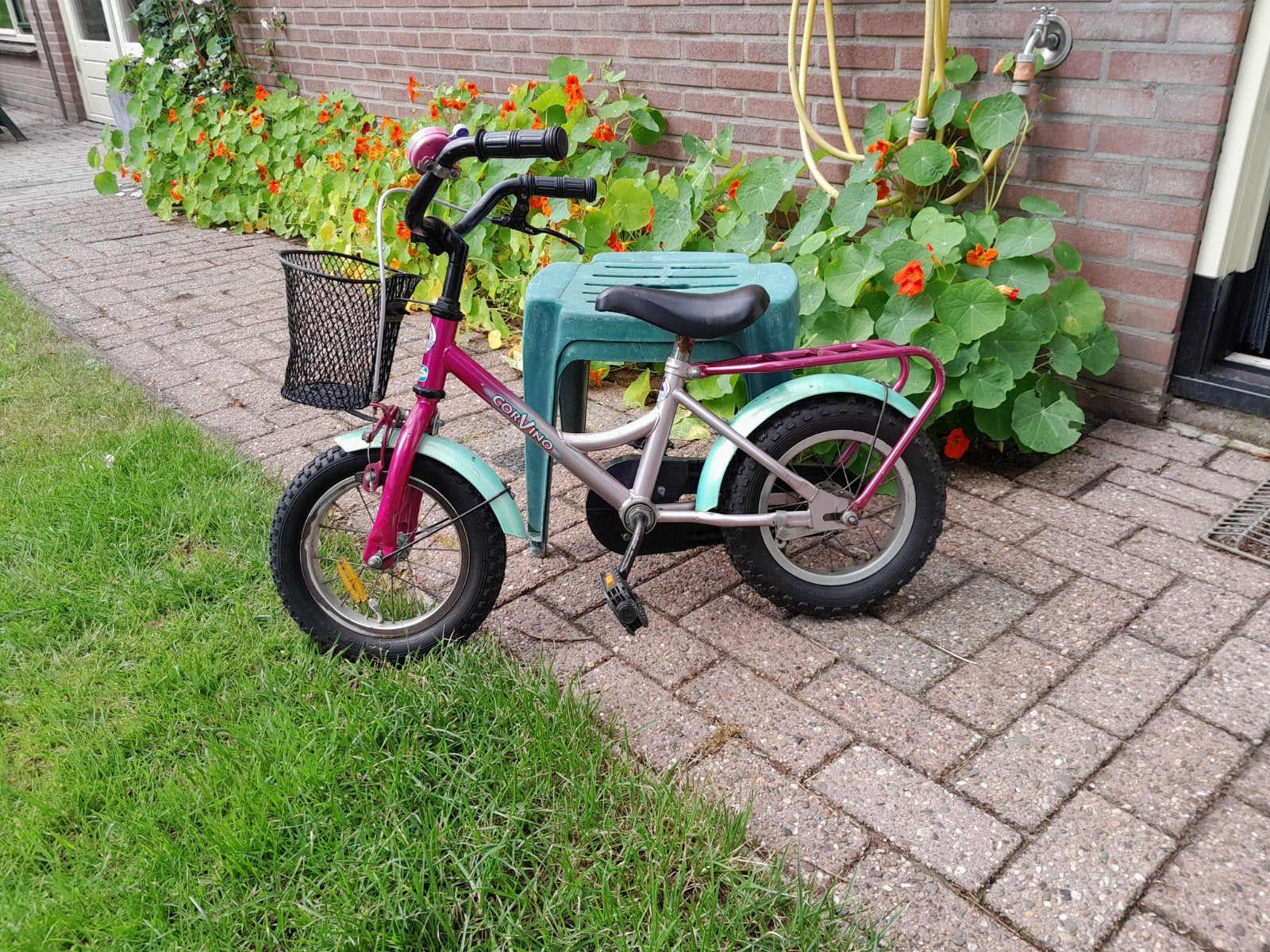 Kinderfiets 12 inch roze/grijs met mandje, Fietsen en Brommers, Ophalen