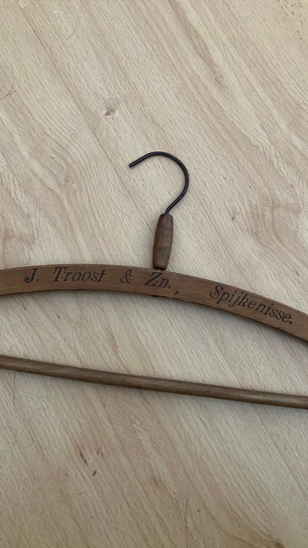 Vintage hanger (J Troost &Zn), Ophalen of Verzenden, Gebruikt, Hout, Volwassenen